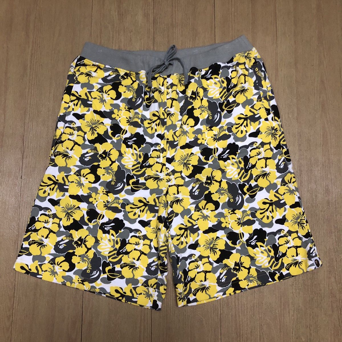 Bape Aloha Camo Sweat Cargo Shorts Size US 33 - 1 Thumbnail
