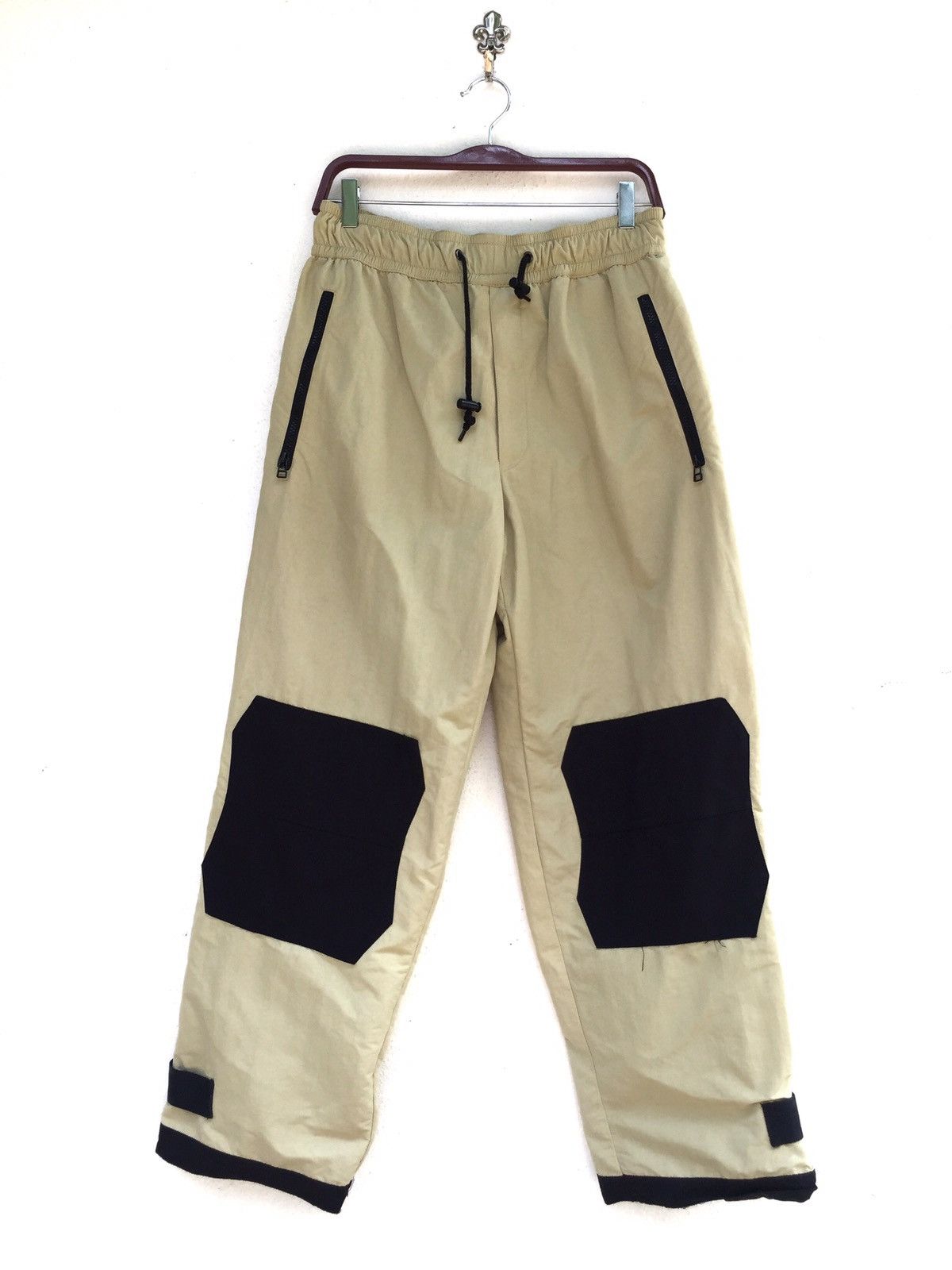 KICKS TRACK PANTS