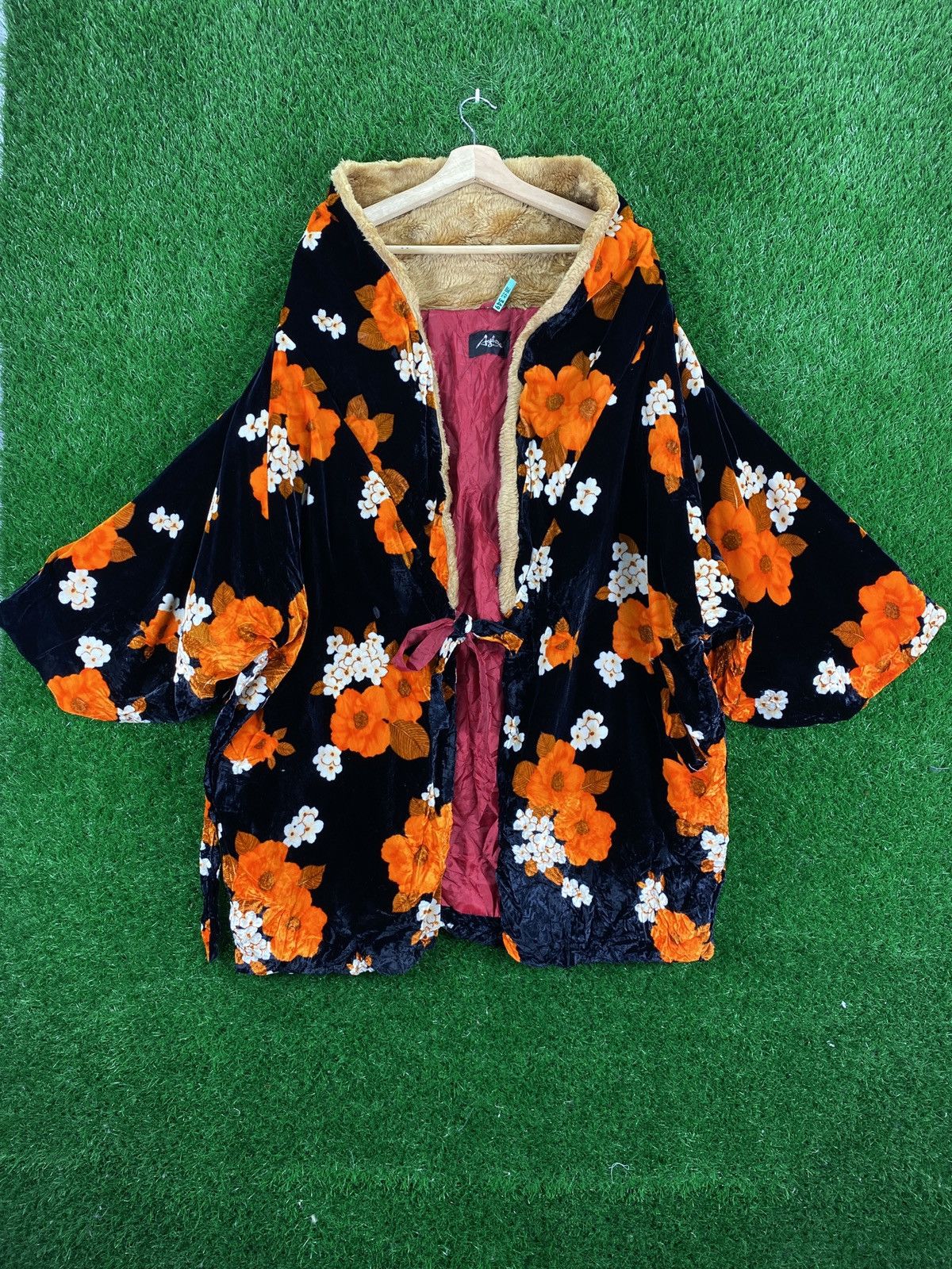 ‼️OFFER‼️Vintage Japanese Traditional Velvet Floral Kimono