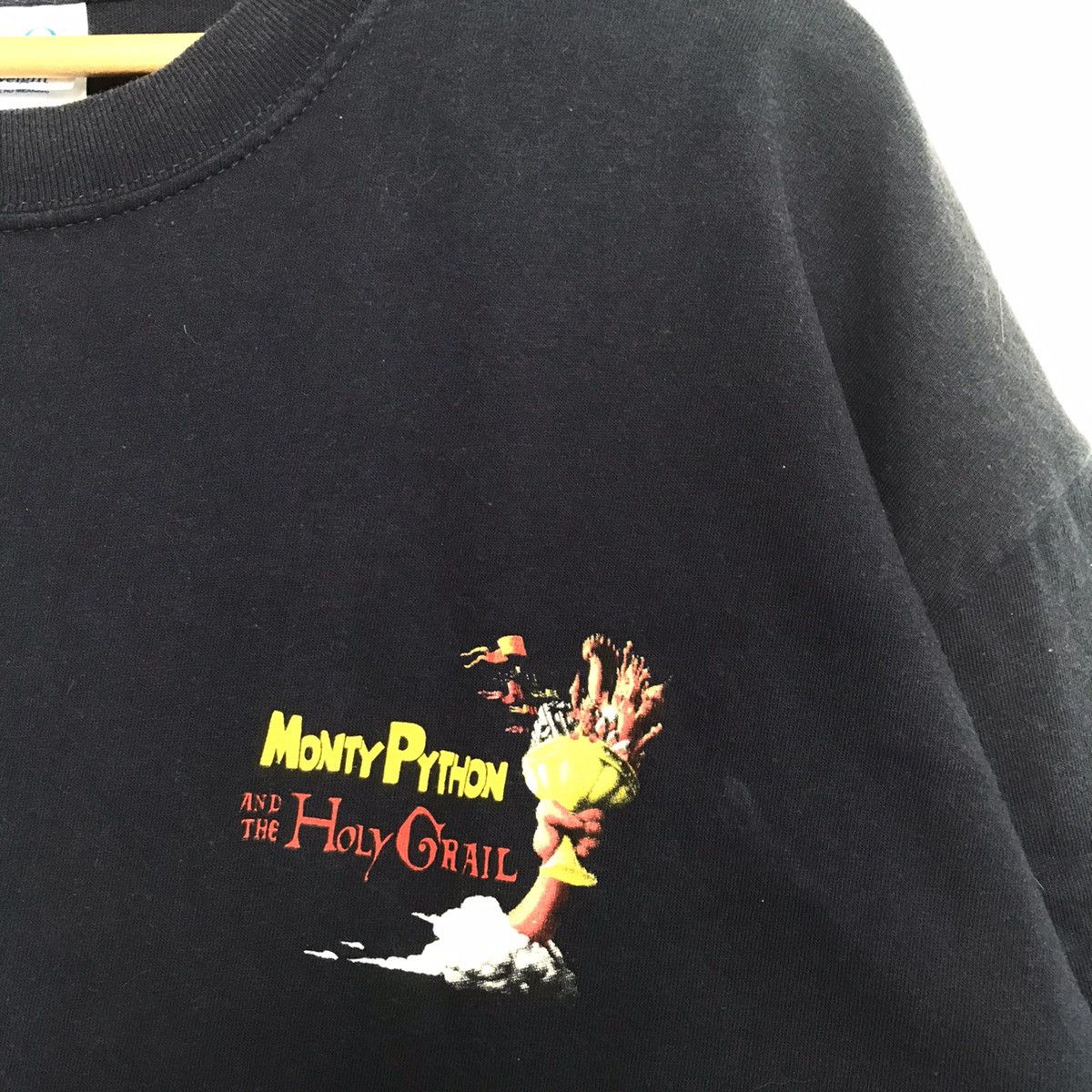Vintage Vintage Monty Python & The Holy Grail- Castle anthrax Size US XL / EU 56 / 4 - 7 Thumbnail