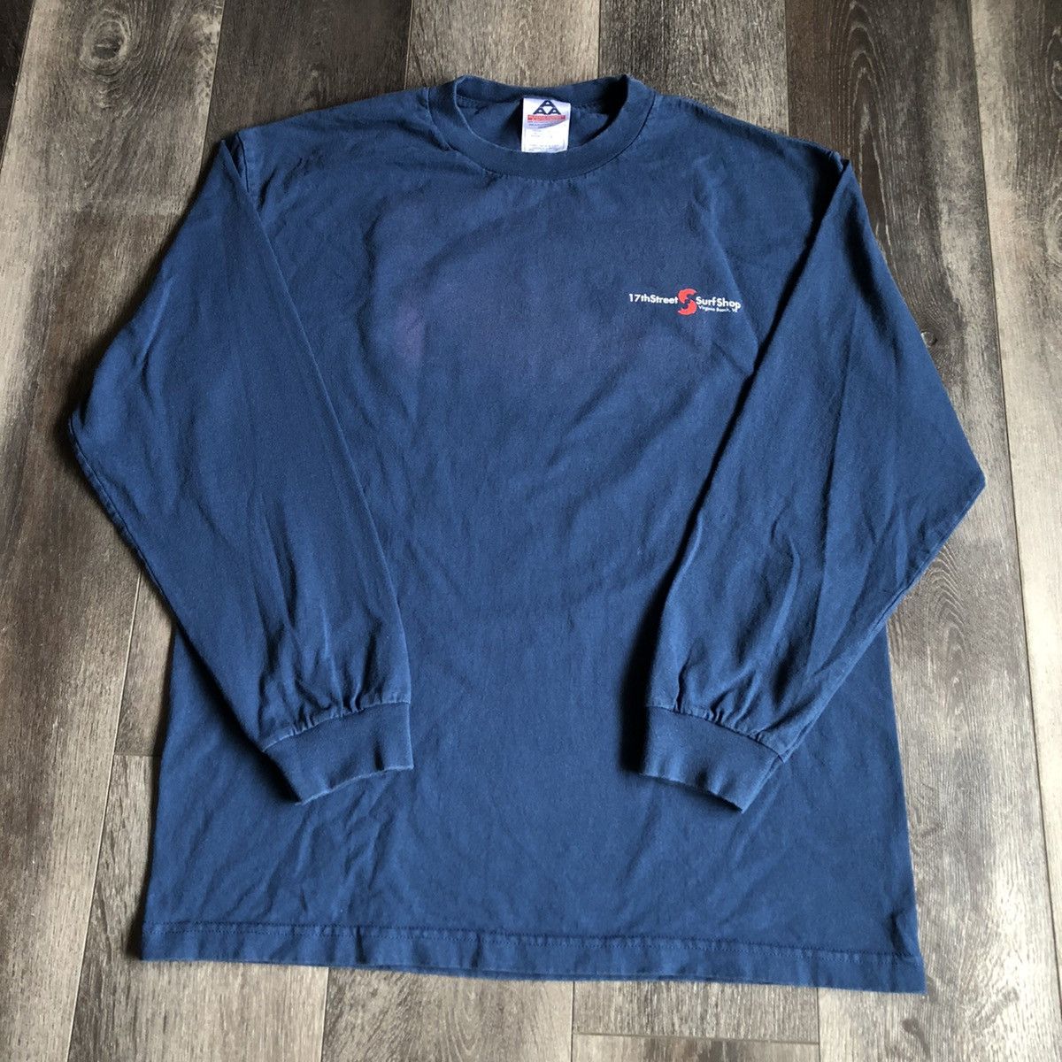 Vintage Vintage 2000s 17th Street Surf Shop Skate Graphic Longsleeve Size US L / EU 52-54 / 3 - 3 Thumbnail