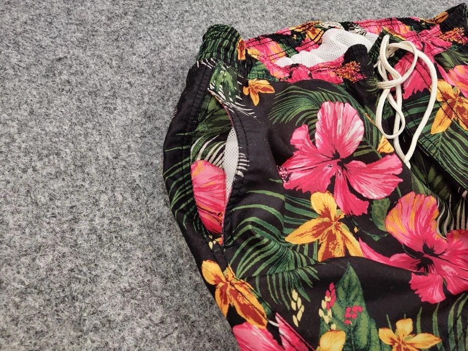 Vintage Vintage 90's Flowers Art Casual Shorts Streetwear Hawaiian Size US 34 / EU 50 - 6 Thumbnail