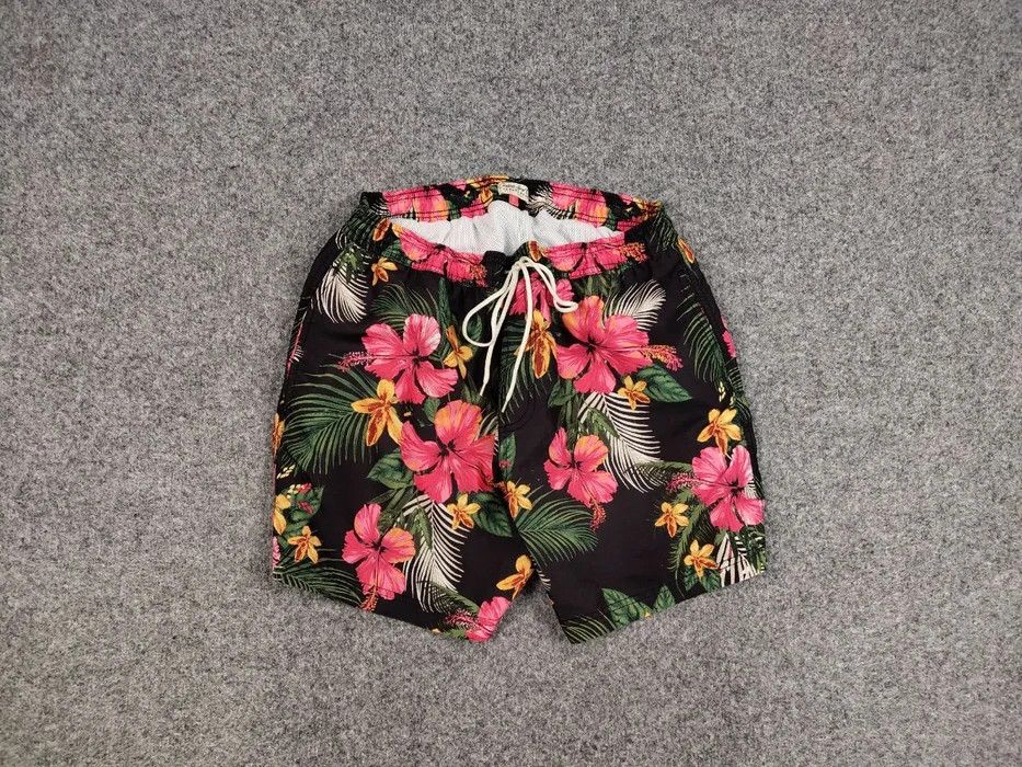 Vintage Vintage 90's Flowers Art Casual Shorts Streetwear Hawaiian Size US 34 / EU 50 - 1 Thumbnail