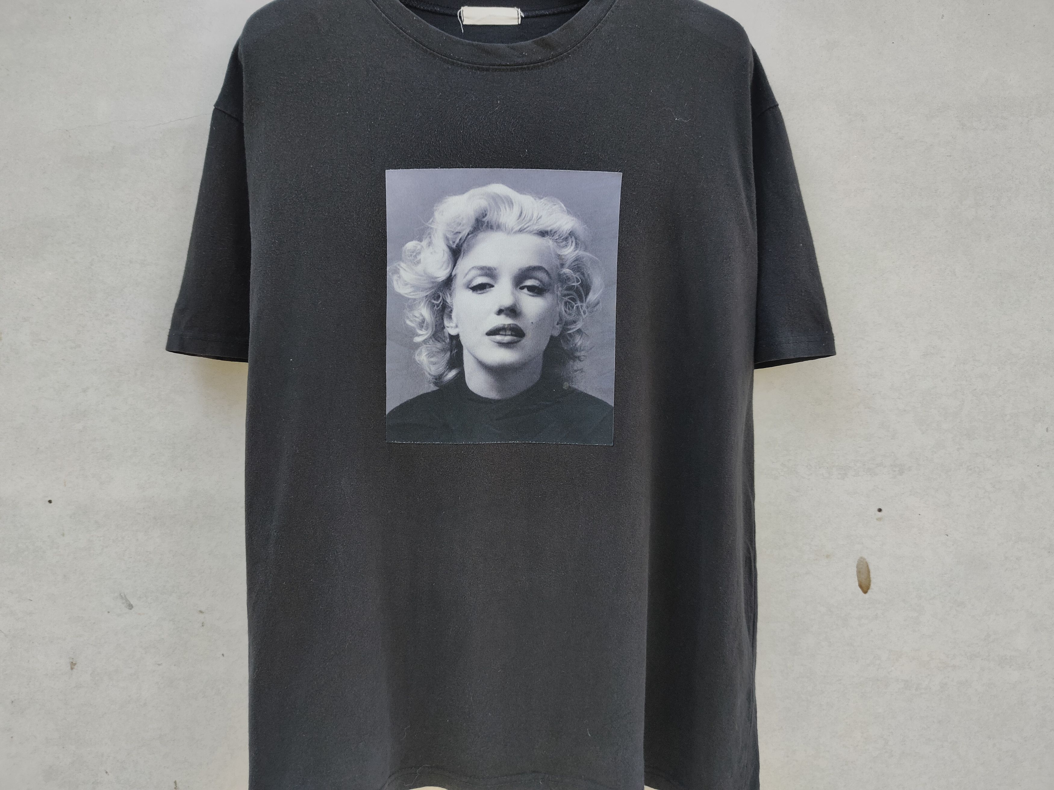 Japanese Brand Rare🔥Marilyn Monroe " Famous American " Oversized Photo Tee Size US XL / EU 56 / 4 - 3 Thumbnail