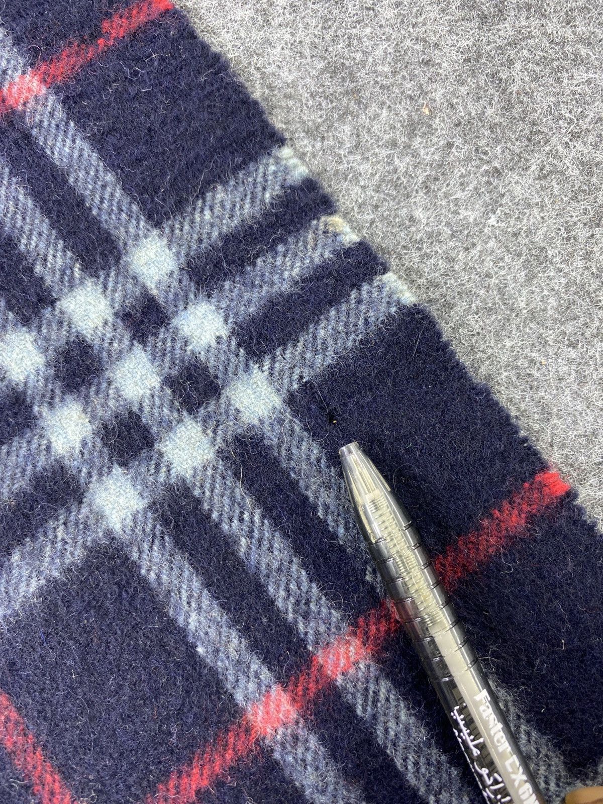 Burberry VINTAGE BURBERRY Scarf / Muffler / Neckwear -T209 Size ONE SIZE - 5 Thumbnail