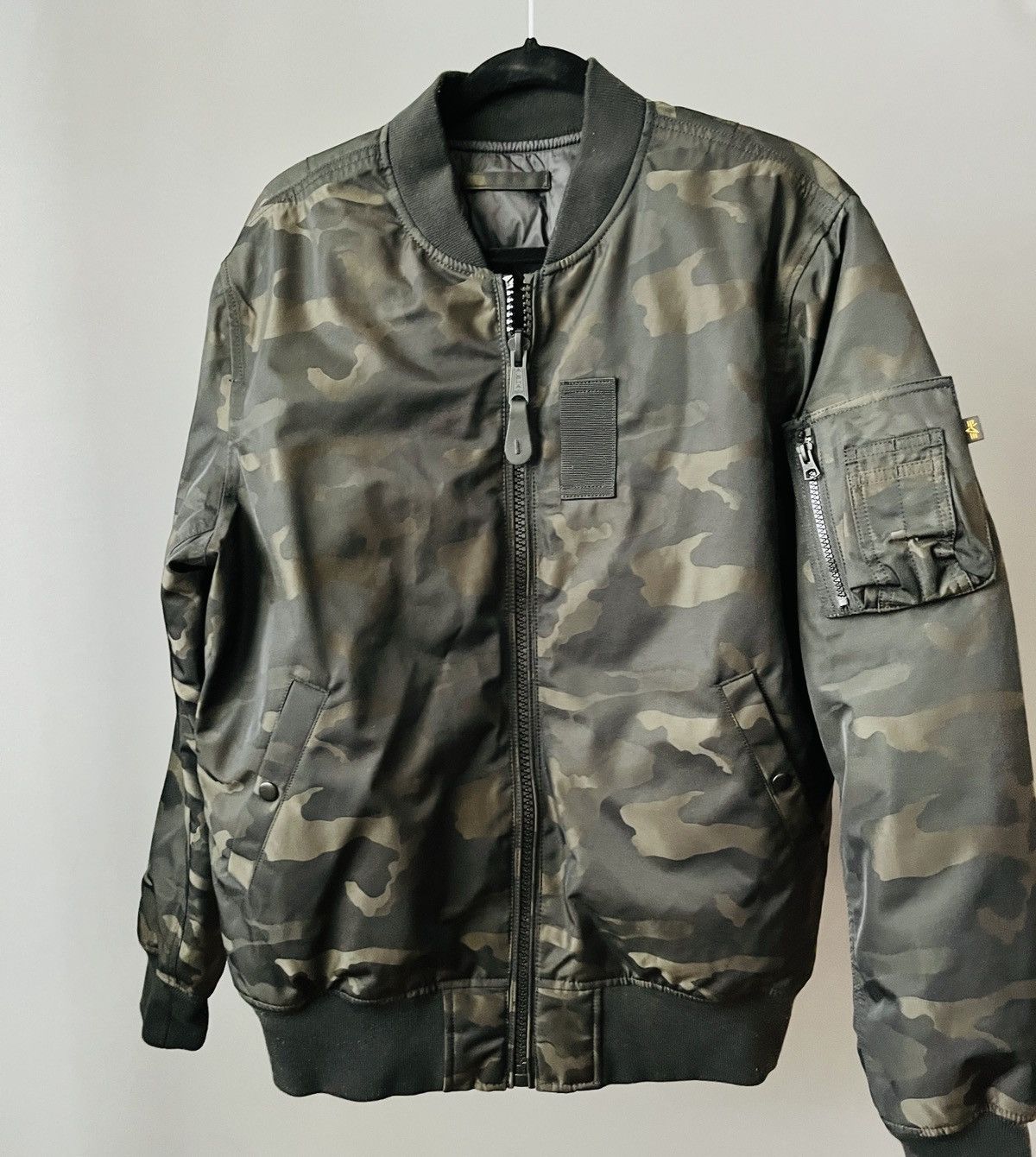 Alpha Industries Alpha Industries reversible bomber Size US L / EU 52-54 / 3 - 6 Thumbnail