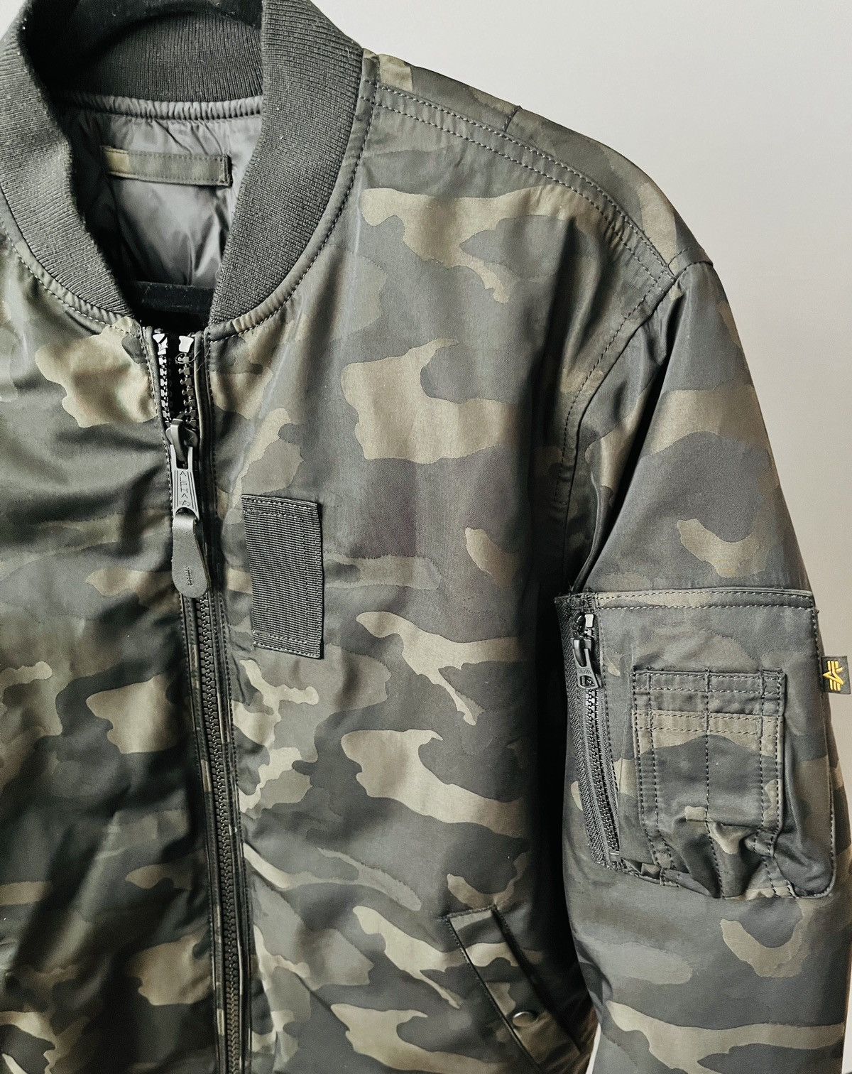 Alpha Industries Alpha Industries reversible bomber Size US L / EU 52-54 / 3 - 4 Thumbnail
