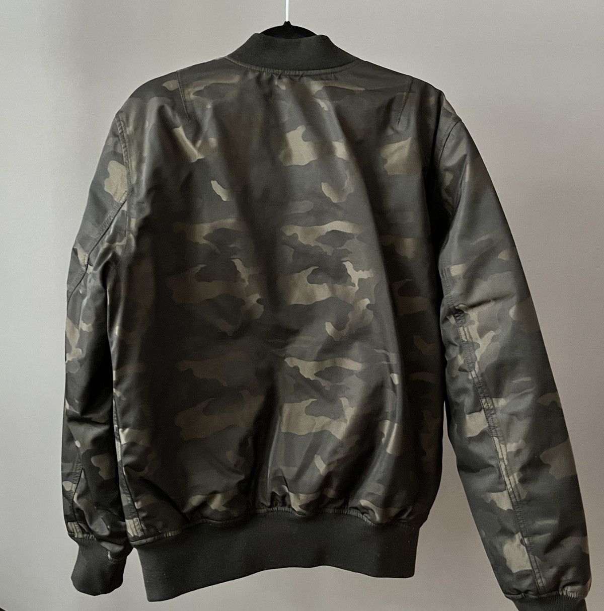 Alpha Industries Alpha Industries reversible bomber Size US L / EU 52-54 / 3 - 5 Thumbnail