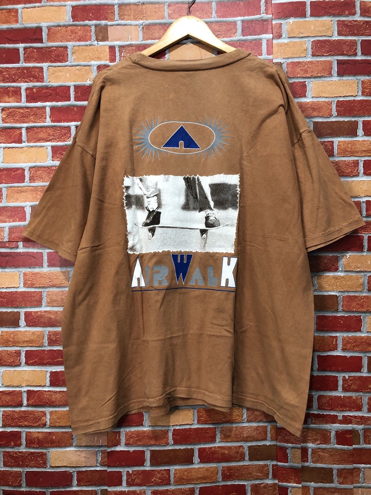 Vintage Vintage Airwalk Skateboard T-Shirt Size US XXL / EU 58 / 5 - 1 Thumbnail