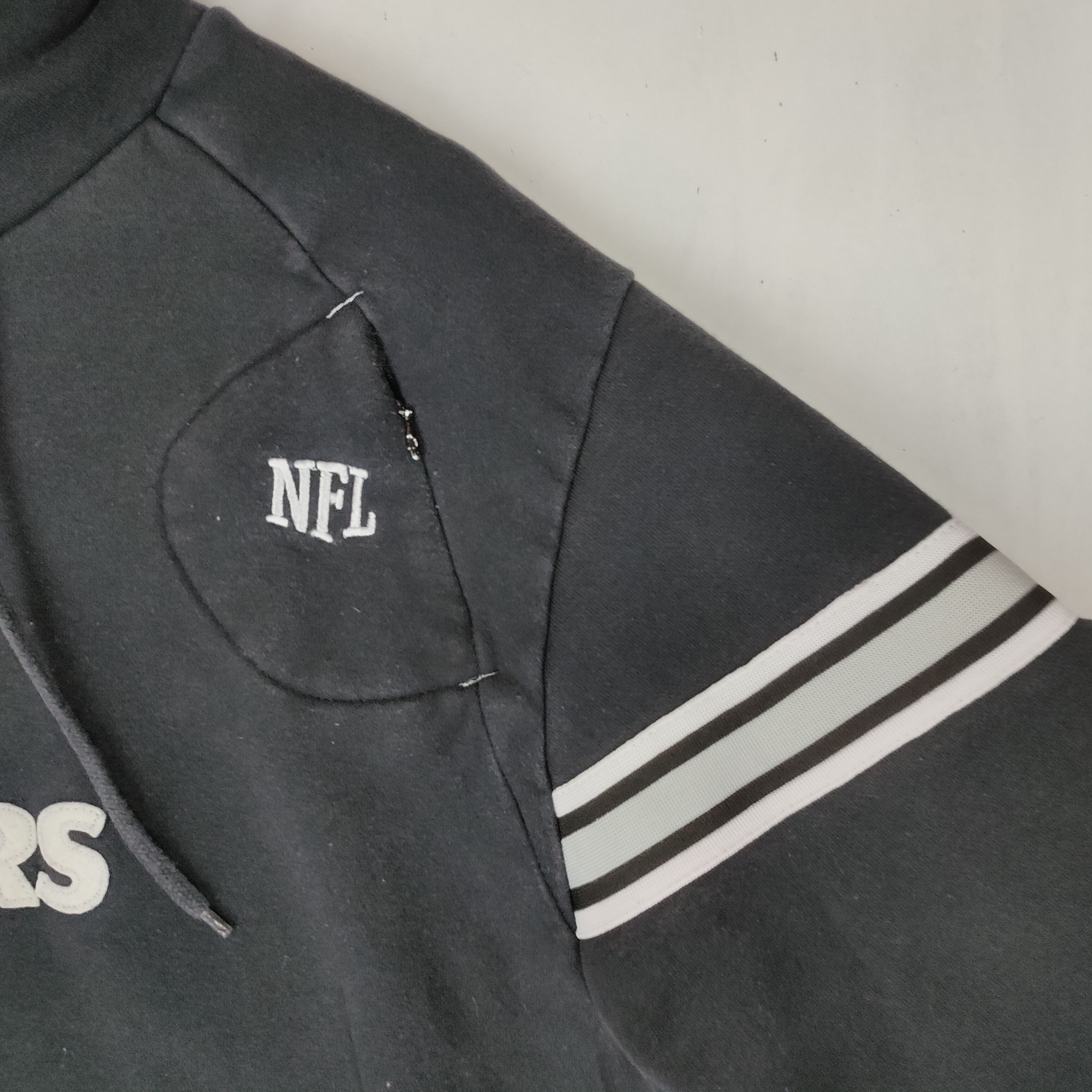 NFL Vintage NFL RAIDERS Rugby Team Embroidery Logo Sweatshirt Size US L / EU 52-54 / 3 - 3 Thumbnail