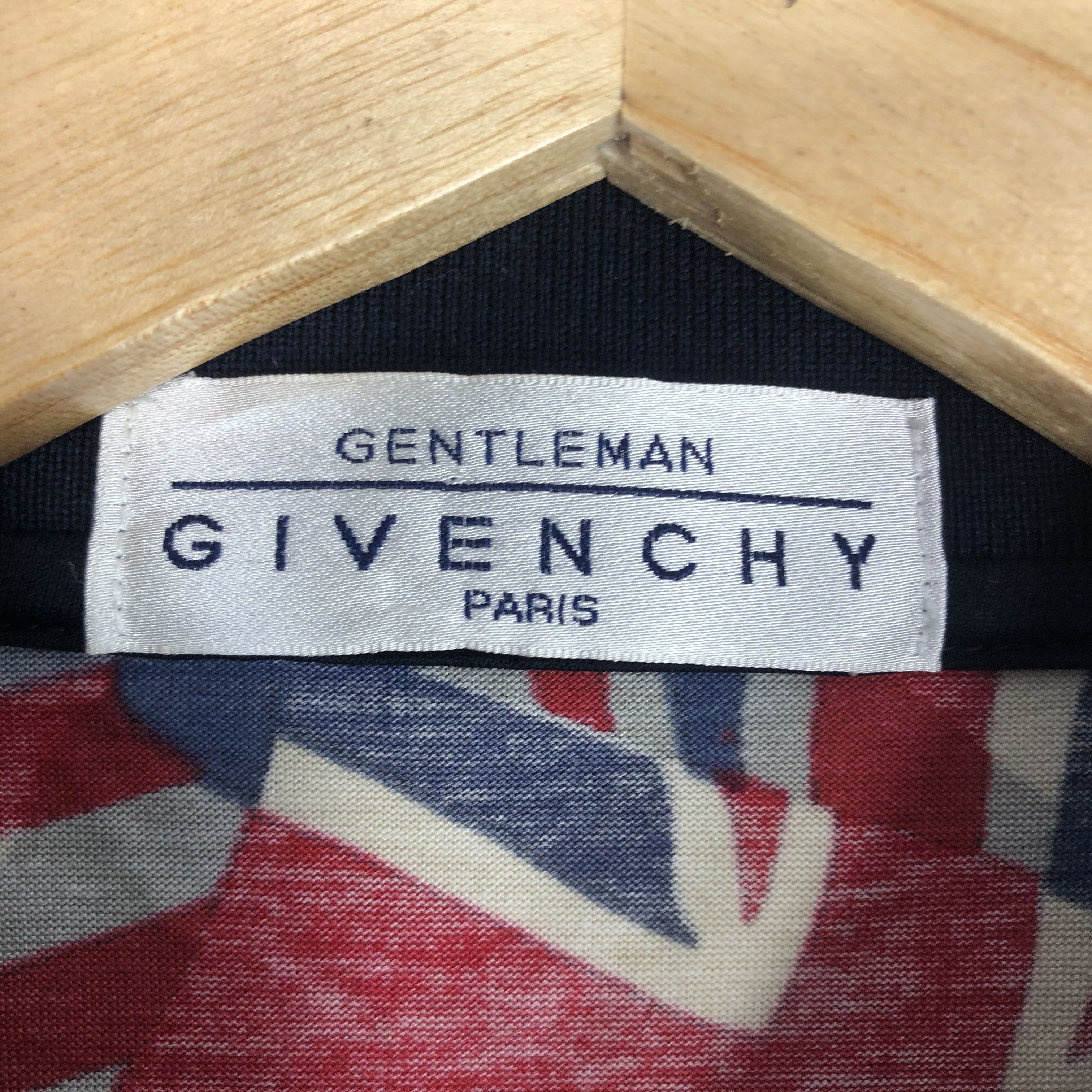 Givenchy Vintage Givenchy All Over Print UK & USA Flag Polo Tee Size US M / EU 48-50 / 2 - 9 Thumbnail