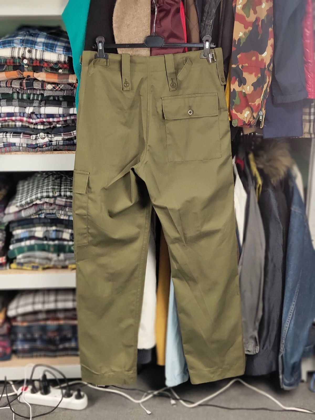 Vintage Vintage 90's British Army Lightweight Trousers Cargo Pants Size US 32 / EU 48 - 24 Thumbnail