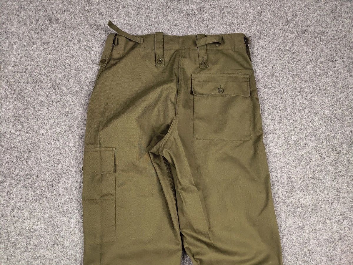 Vintage Vintage 90's British Army Lightweight Trousers Cargo Pants Size US 32 / EU 48 - 15 Thumbnail