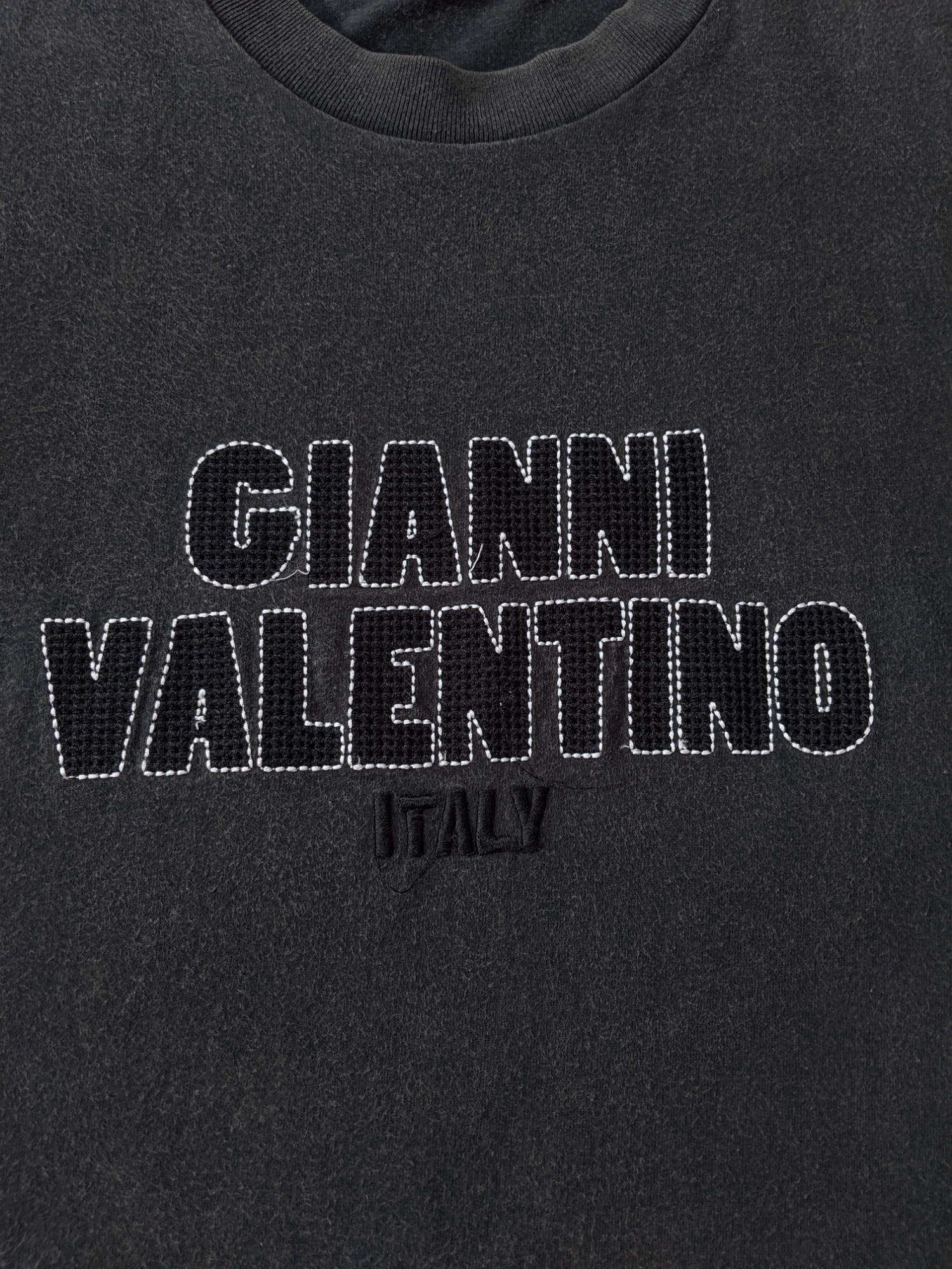 Giovanni Valentino × Valentino × Vintage Vintage 90s Gianni Valentino Faded Embroidered T shirt Size US S / EU 44-46 / 1 - 3 Thumbnail