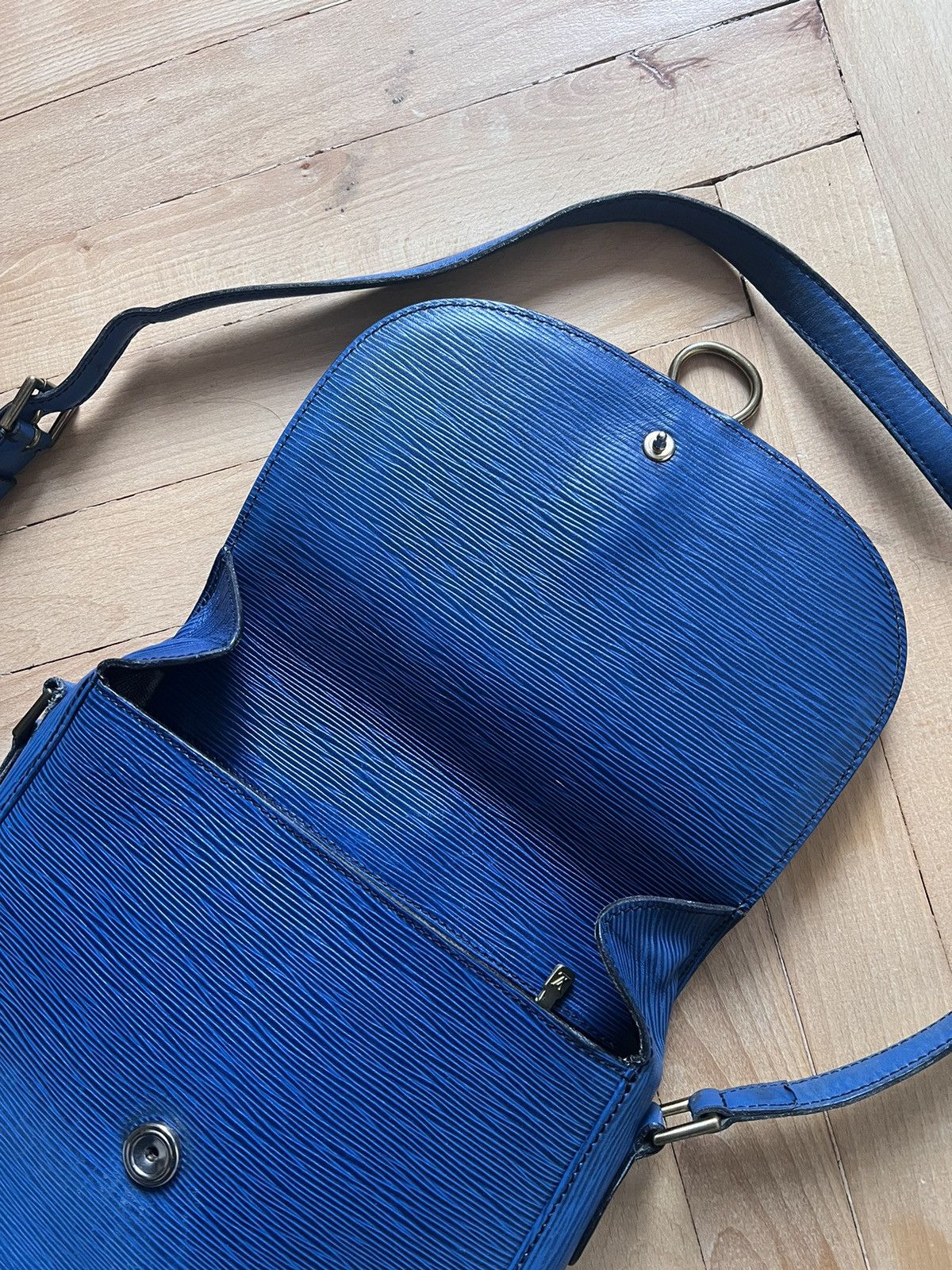 Louis Vuitton Vintage Louis Vuitton Epi Shoulder Bag Size ONE SIZE - 14 Thumbnail