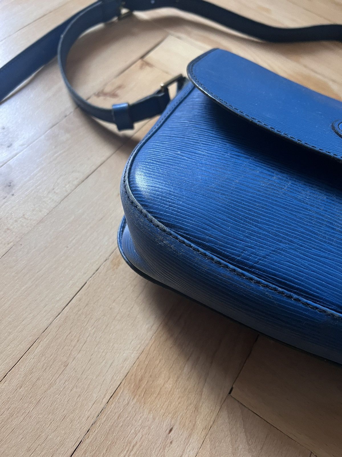Louis Vuitton Vintage Louis Vuitton Epi Shoulder Bag Size ONE SIZE - 7 Thumbnail