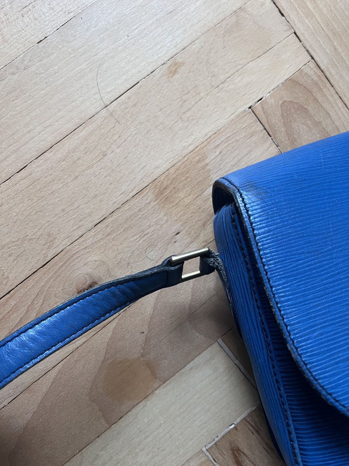 Louis Vuitton Vintage Louis Vuitton Epi Shoulder Bag Size ONE SIZE - 22 Thumbnail