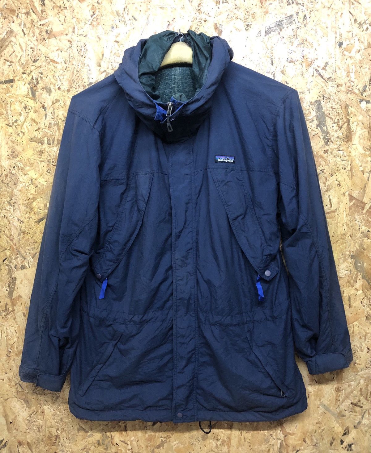 VINTAGE PATAGONIA RAIN HOODIE JACKET