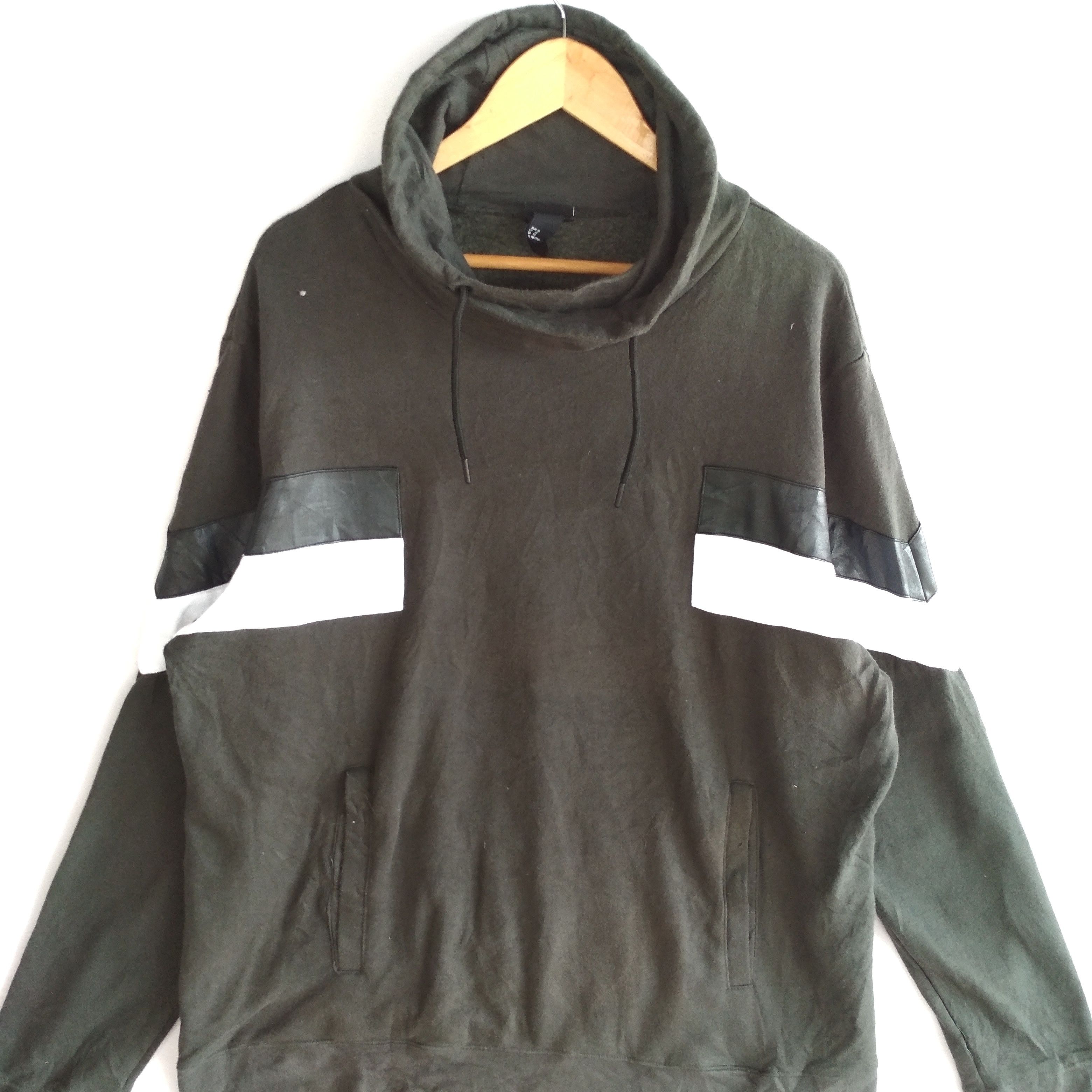 H&M H&M DESIGN RARE COOL NECK DESIGN SWEATSHIRT Size US XL / EU 56 / 4 - 1 Thumbnail