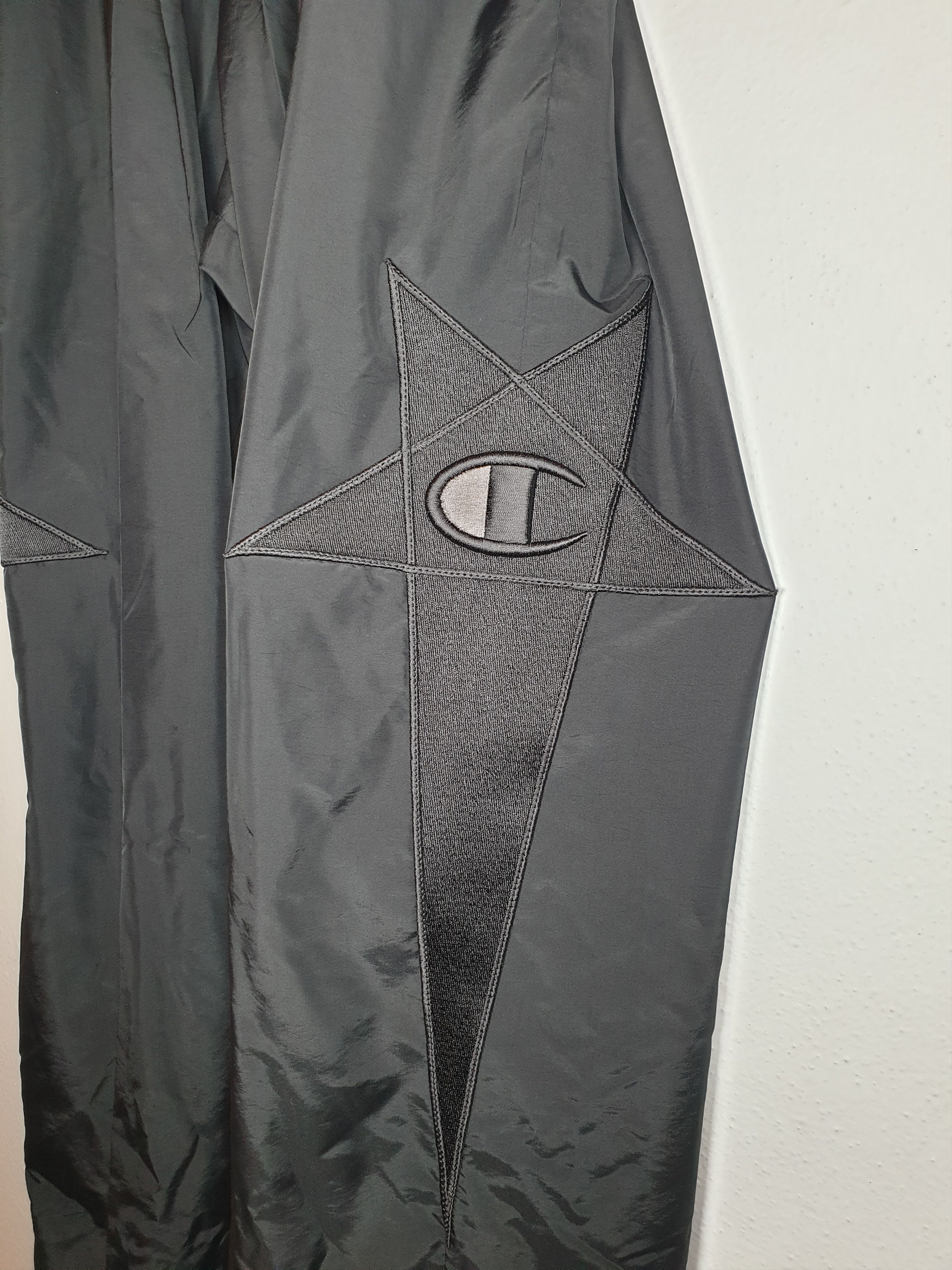 Rick Owens Rick Owens Reverse Weave Light Nylon track pant Size US 28 / EU 44 - 2 Thumbnail