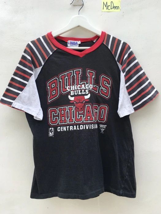 NBA Vintage 90’s Chicago Bulls T Shirt Size US M / EU 48-50 / 2 - 1 Thumbnail