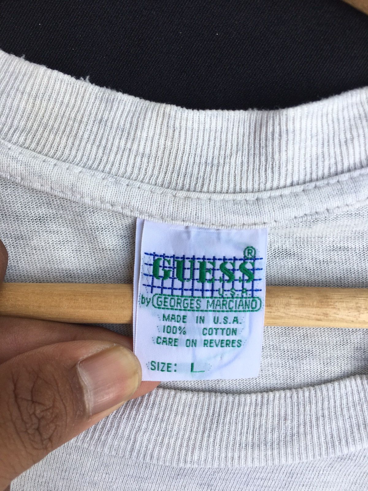 Guess Vintage 90s Guess Spellout Embroidered Logo Tshirt Size US L / EU 52-54 / 3 - 8 Thumbnail