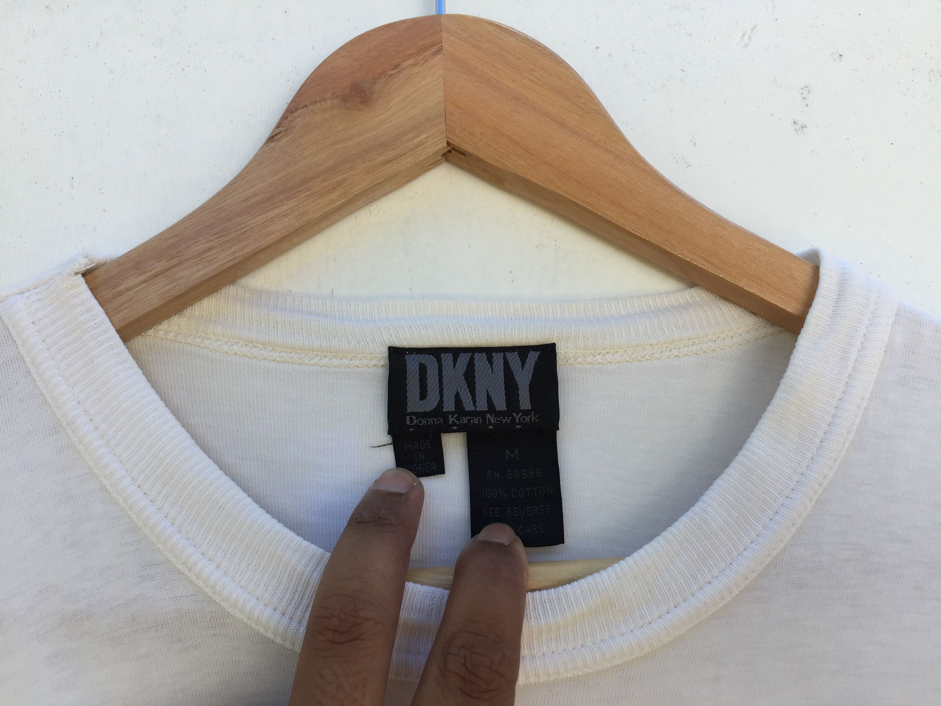 Vintage Dkny Donna Karan New York T-shirt Big Logo