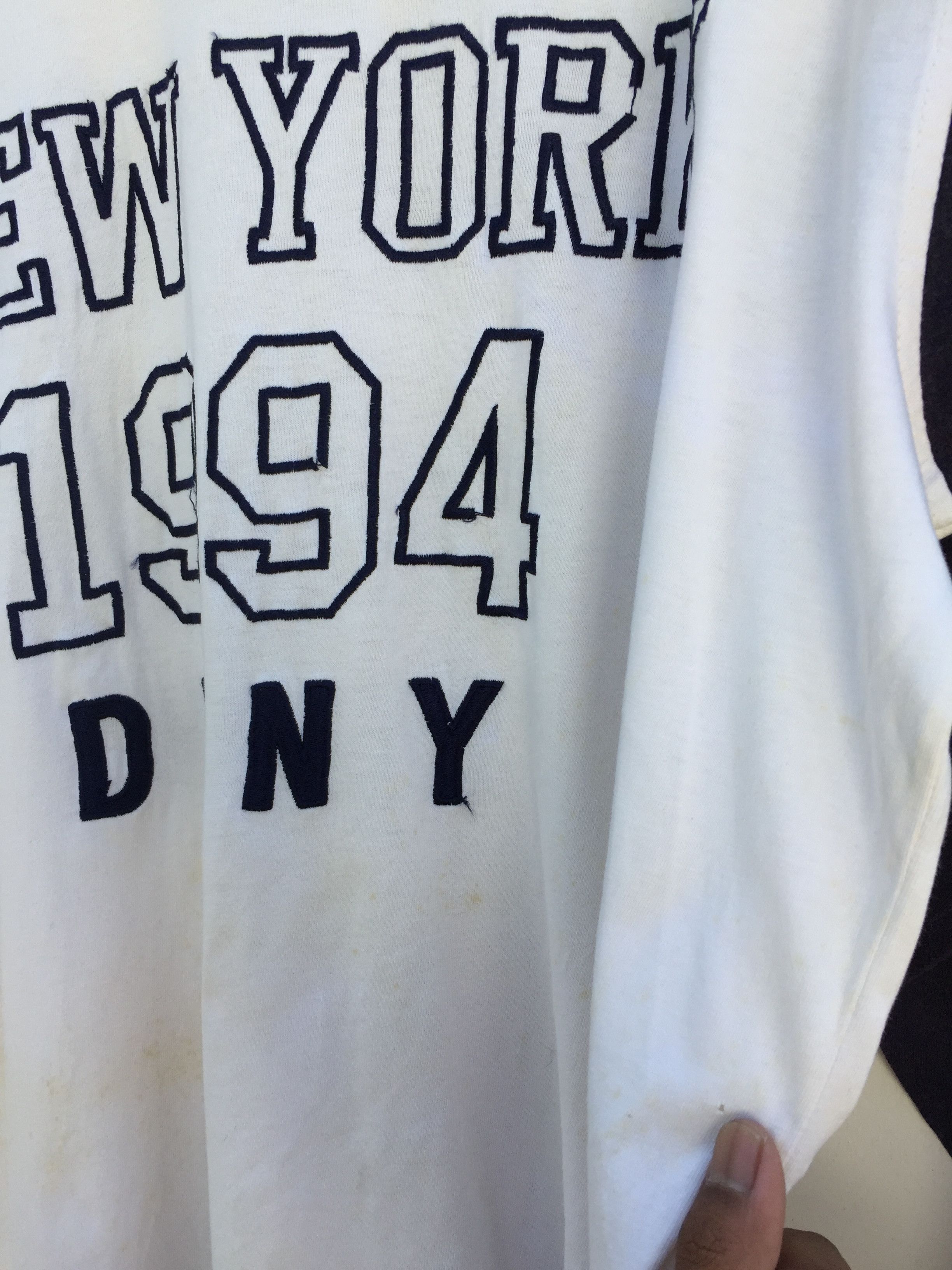 Vintage Dkny Donna Karan New York T-shirt Big Logo
