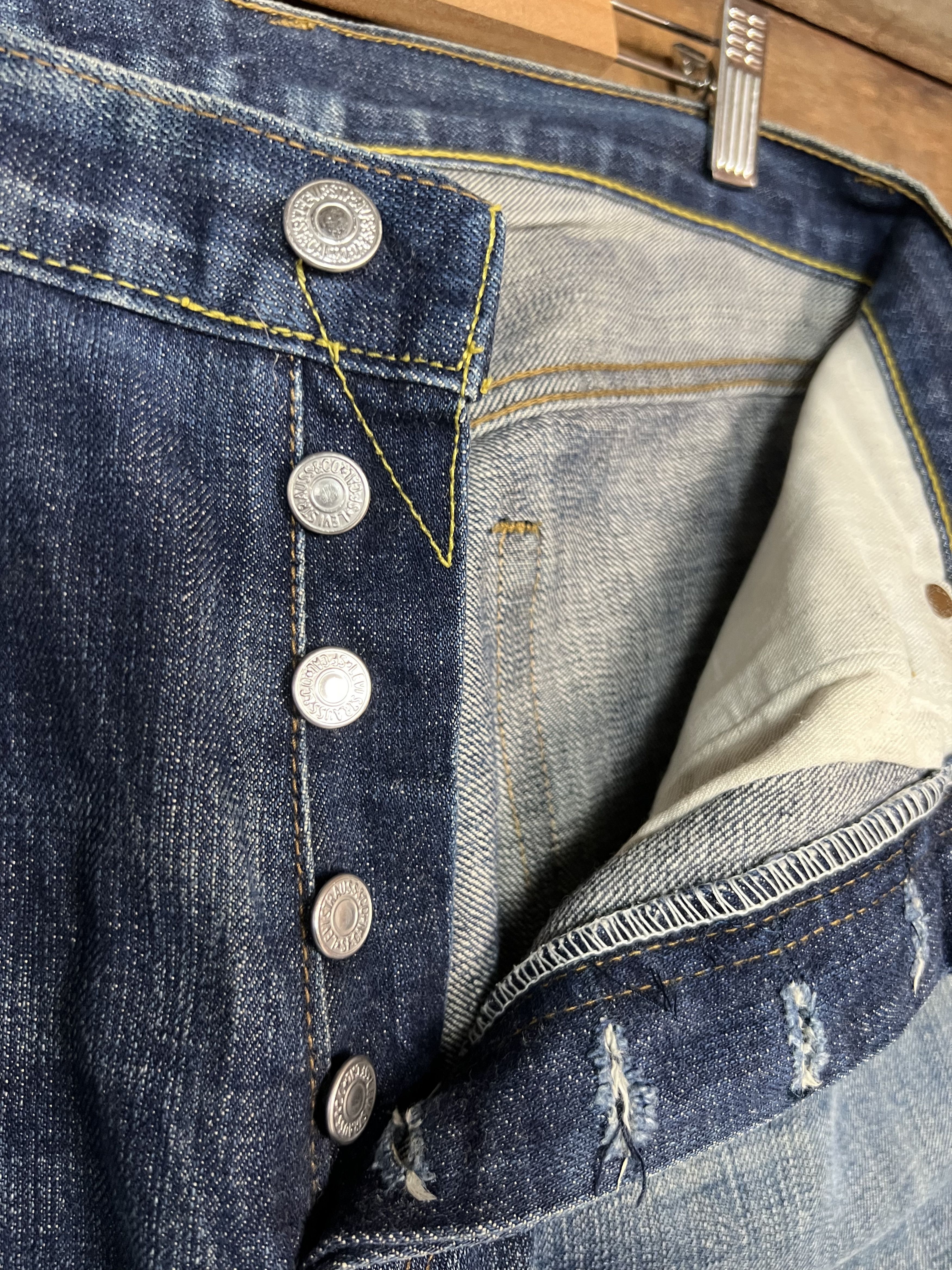 Levi's LEVIS BIG E (1997) RED LINE VINTAGE DISTRESSED DENIM Size US 29 - 9 Thumbnail