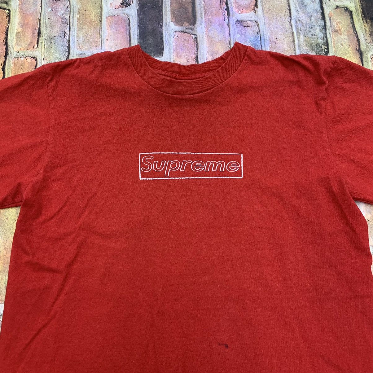 Kaws × Supreme Supreme KAWS Chalk Logo Tee Red size small Size US S / EU 44-46 / 1 - 3 Thumbnail