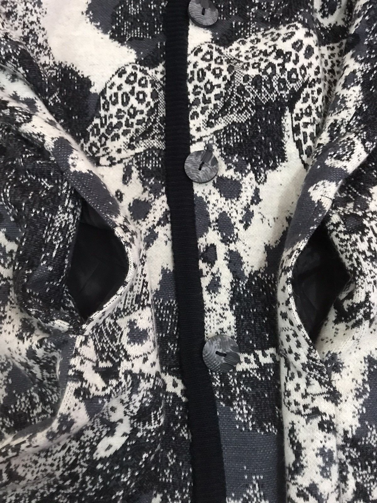 Japanese Brand × Vintage Vintage Buttons Ups Overprints Tiger Size US L / EU 52-54 / 3 - 8 Thumbnail