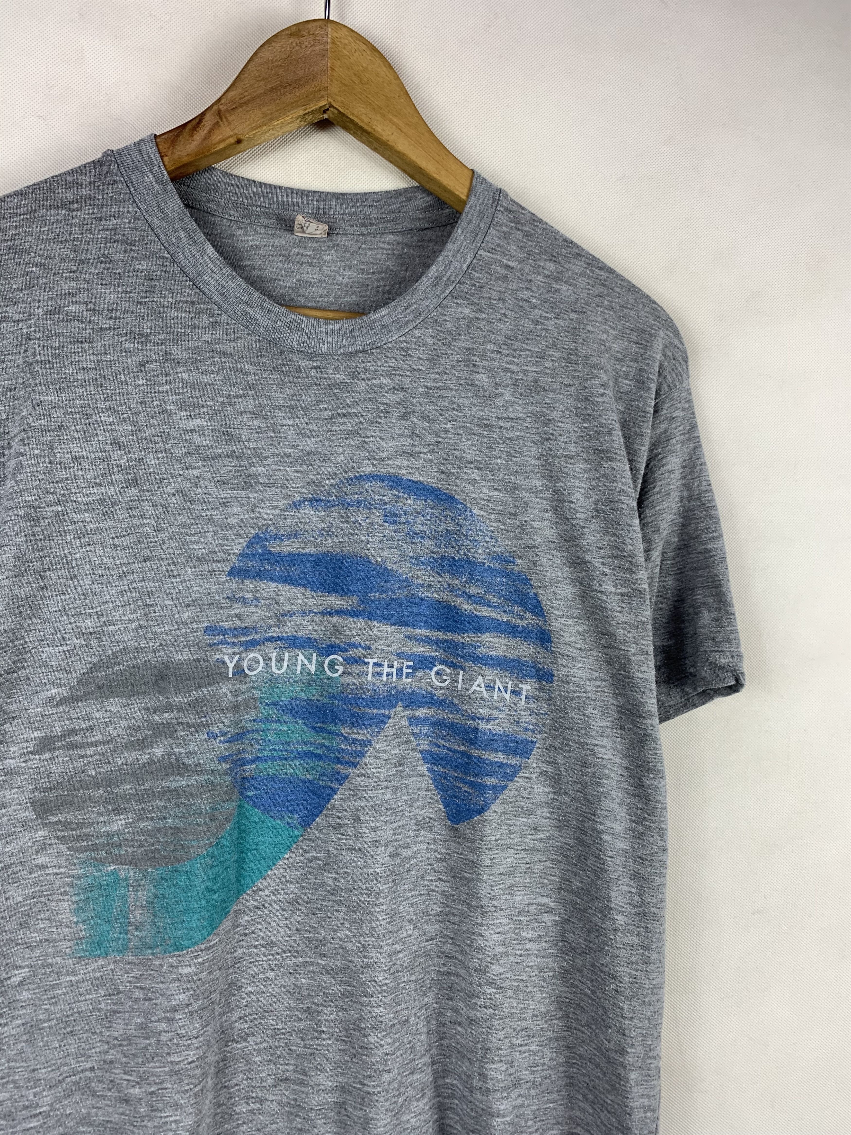 Band Tees Steals! Young the Giant Indie Alternative Band Tee Size US L / EU 52-54 / 3 - 2 Thumbnail