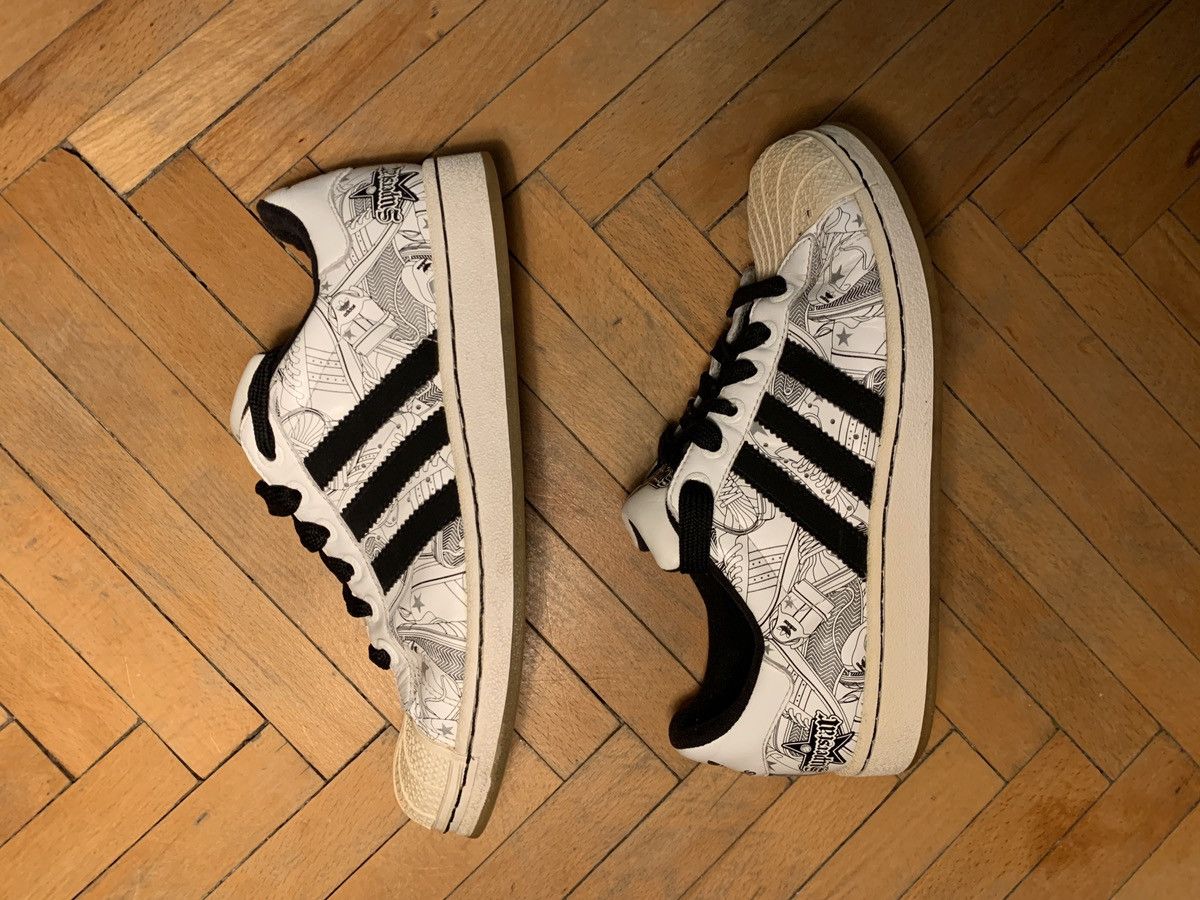 Adidas superstar 2 graffiti best sale