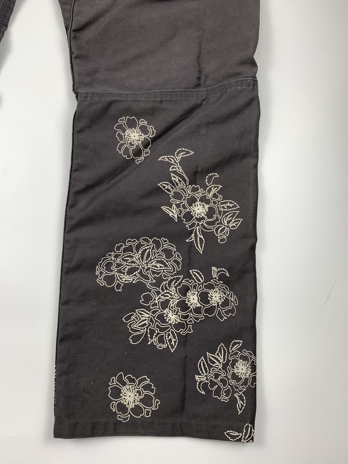 Japanese Brand Chikiriya Floral Printed Cargo pant Size US 31 - 14 Thumbnail