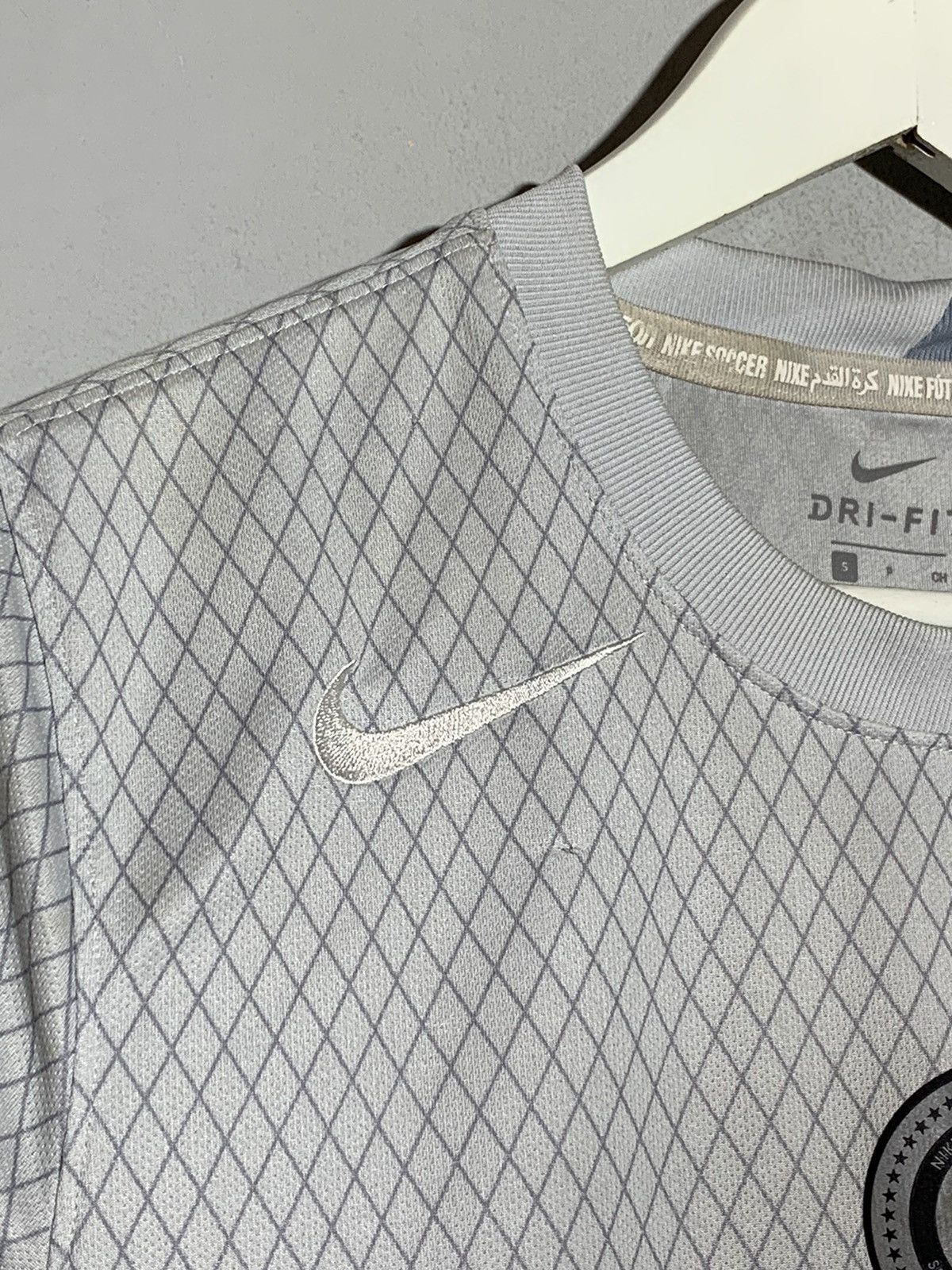 Nike Nike Centre Logo Y2k Streetwear Style Football Shirt Size US S / EU 44-46 / 1 - 3 Thumbnail