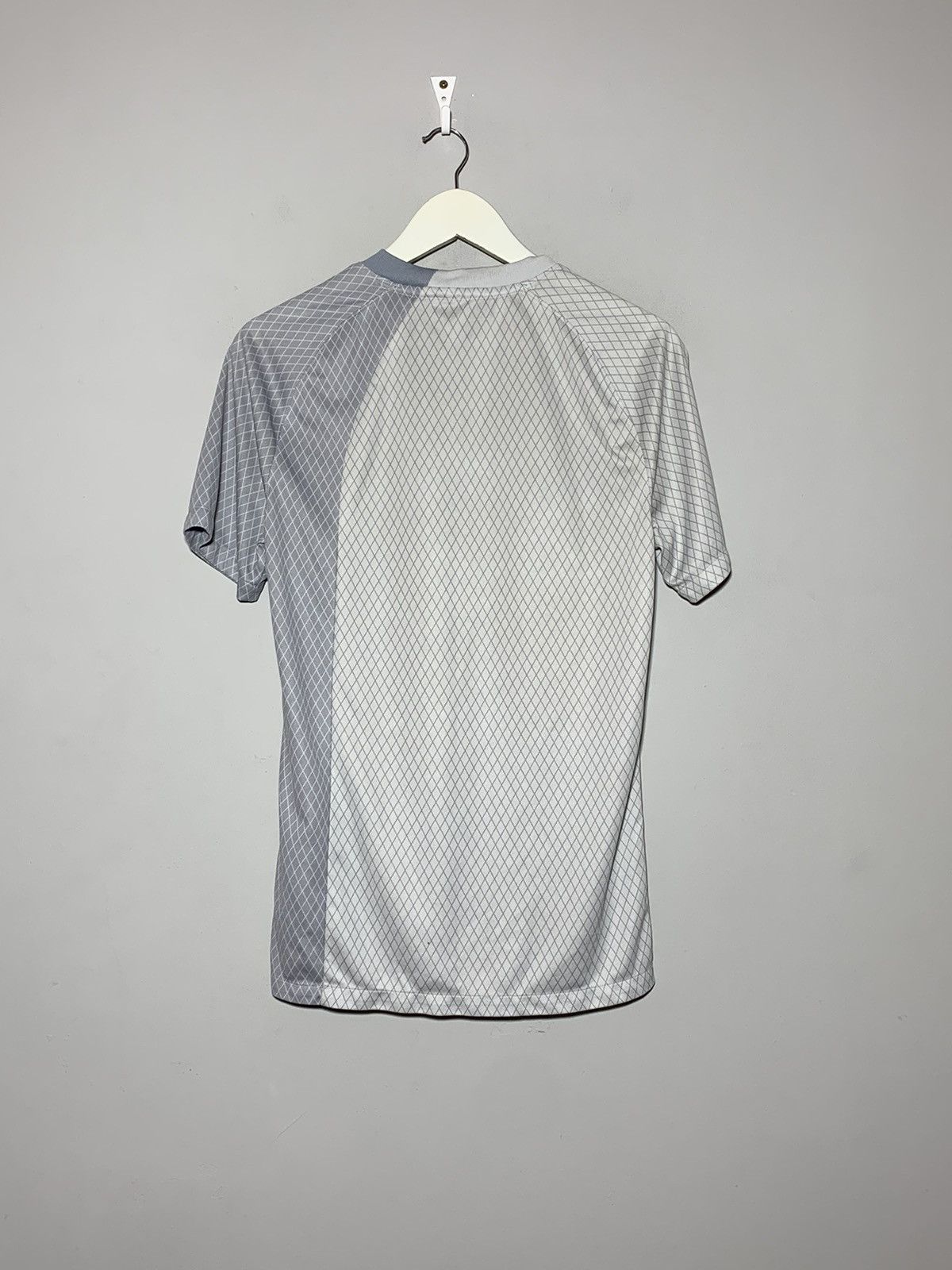 Nike Nike Centre Logo Y2k Streetwear Style Football Shirt Size US S / EU 44-46 / 1 - 10 Thumbnail