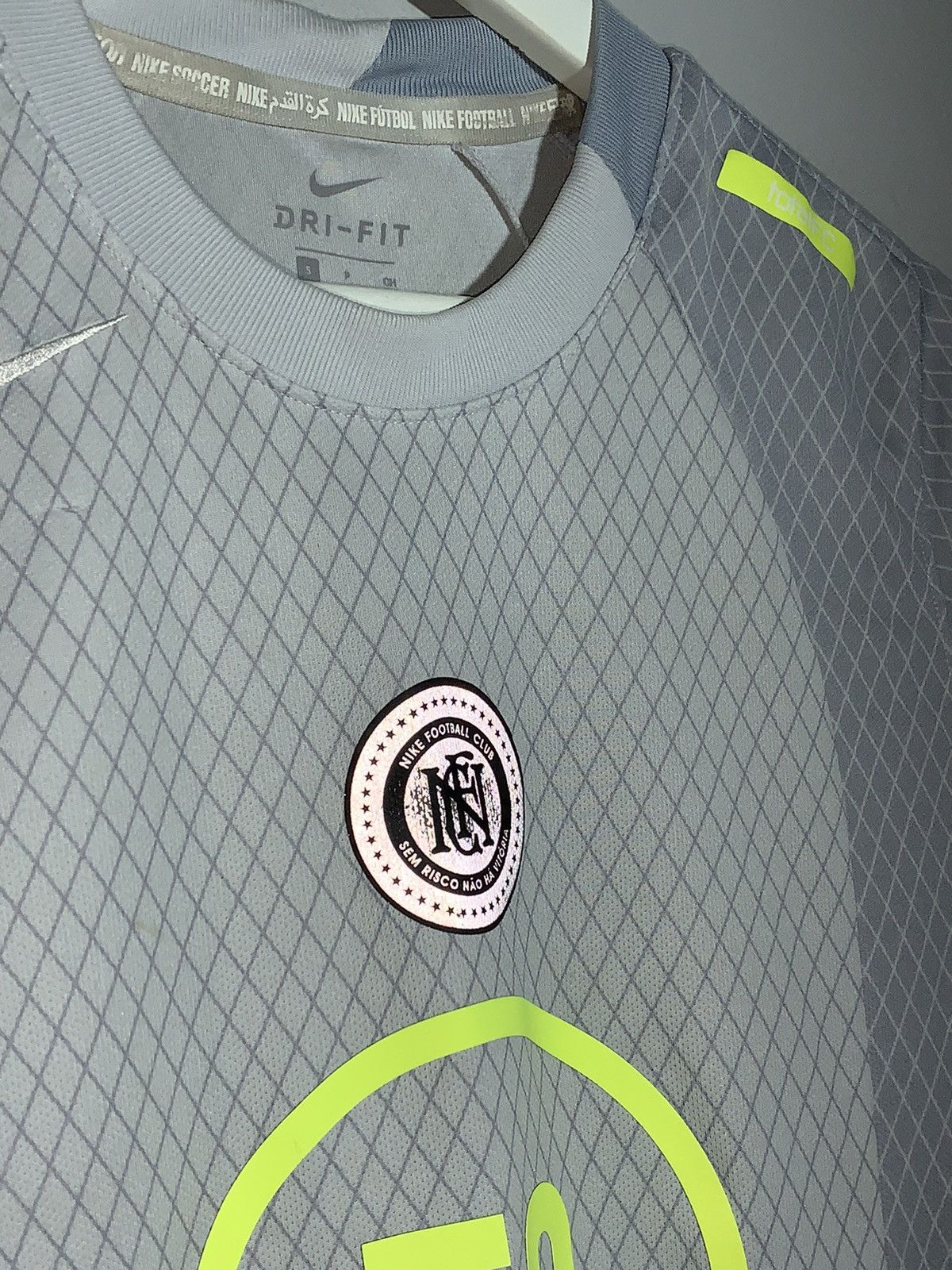Nike Nike Centre Logo Y2k Streetwear Style Football Shirt Size US S / EU 44-46 / 1 - 4 Thumbnail
