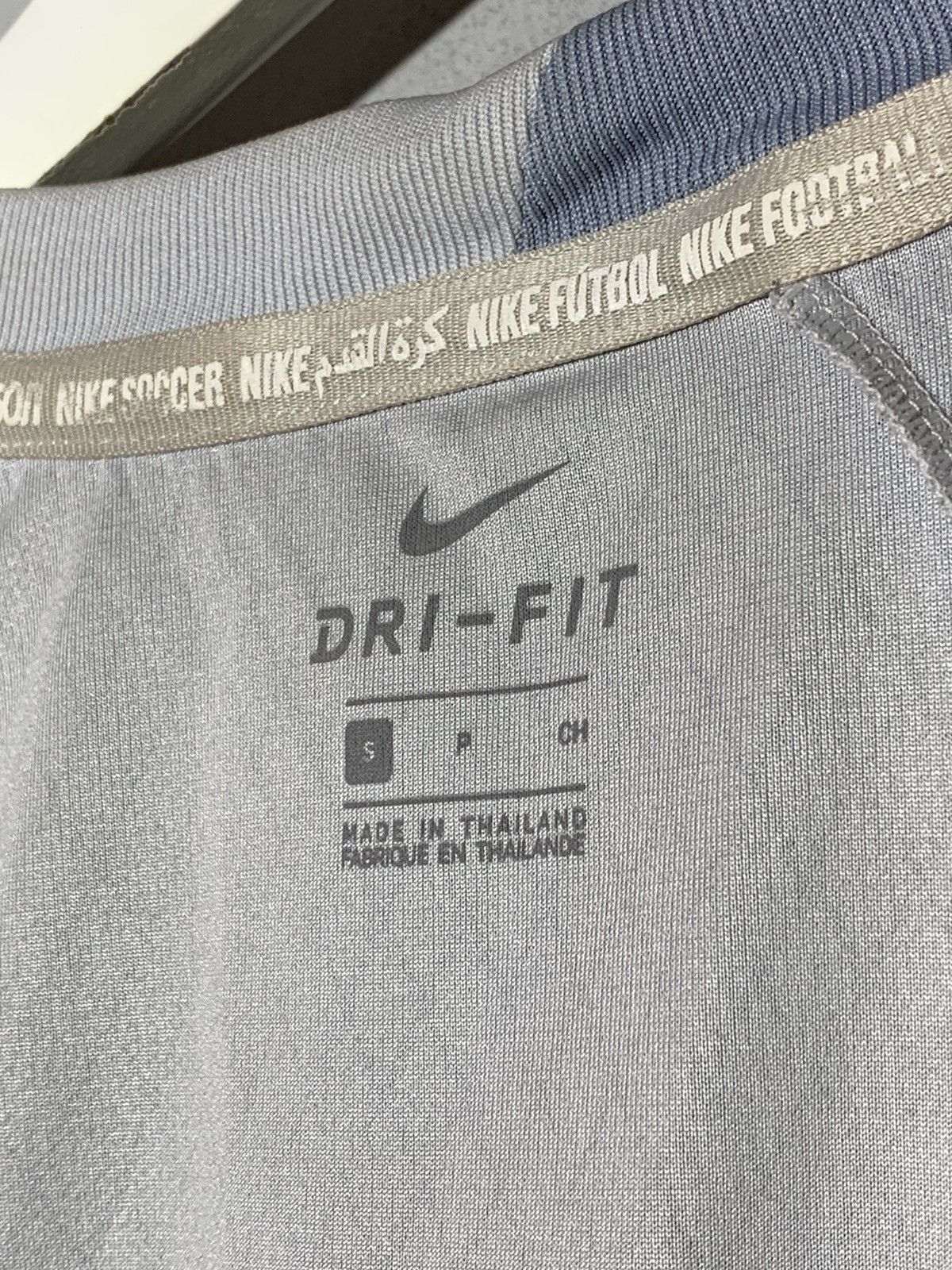 Nike Nike Centre Logo Y2k Streetwear Style Football Shirt Size US S / EU 44-46 / 1 - 11 Thumbnail