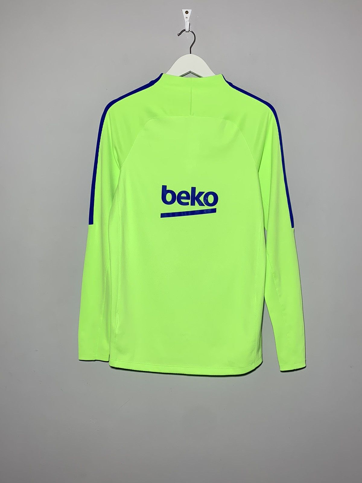 Nike Barcelona Nike Y2k Streetwear Style Track Top 1/4 zip Size US S / EU 44-46 / 1 - 9 Thumbnail