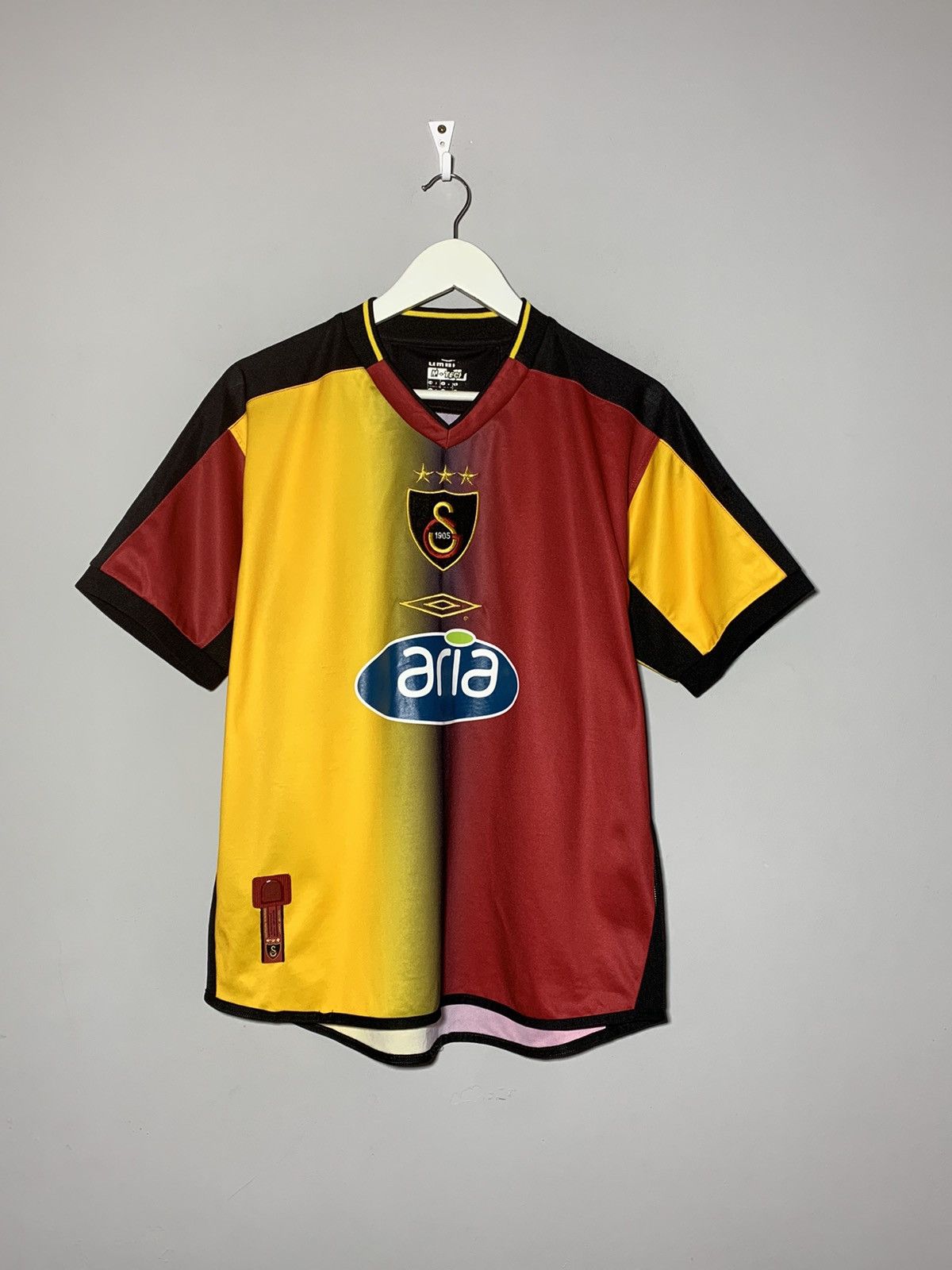 Umbro × Vintage Galatasaray Umbro 2003/04 Y2k Streetwear Football Shirt Size US S / EU 44-46 / 1 - 1 Thumbnail