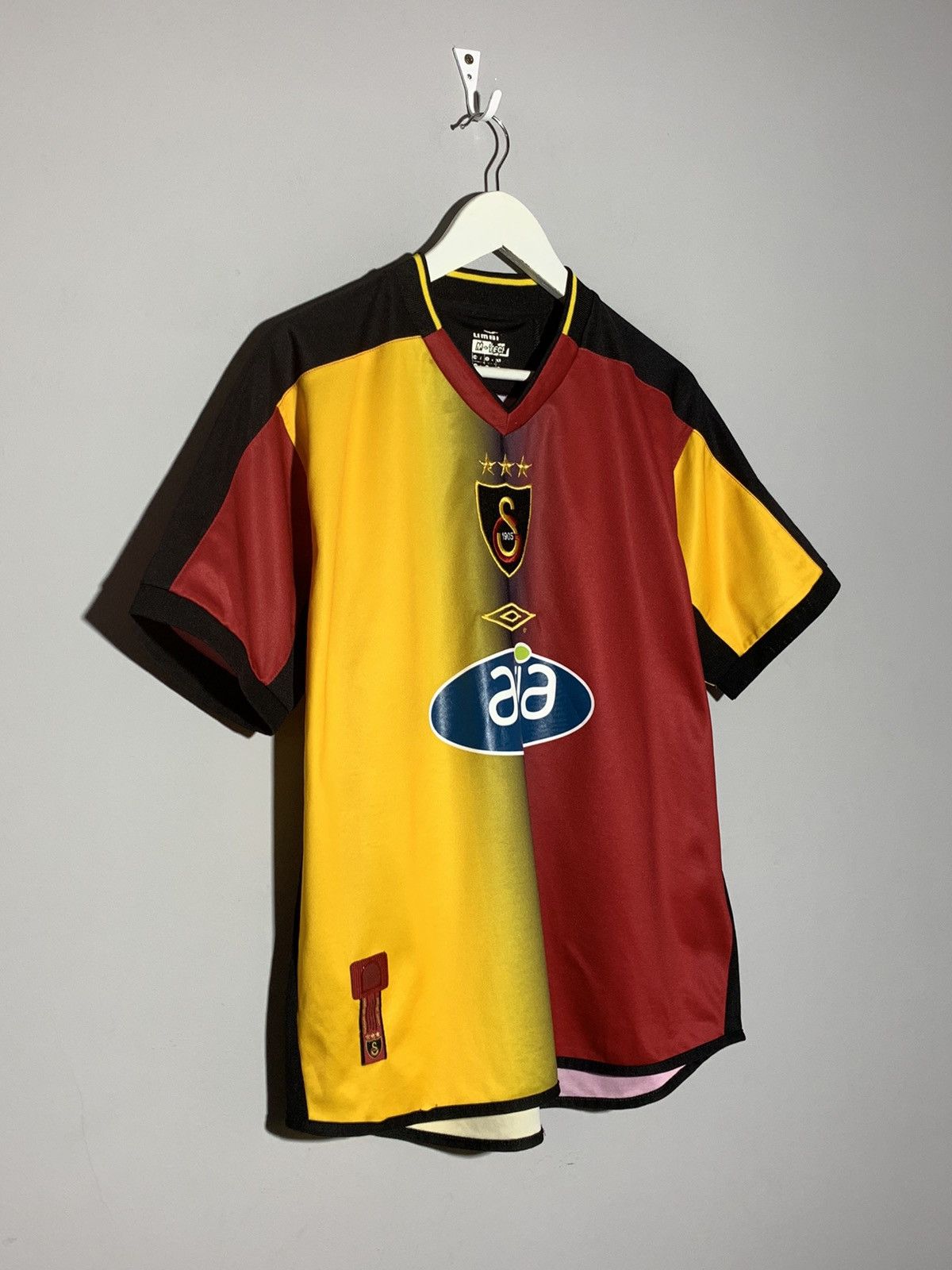 Umbro × Vintage Galatasaray Umbro 2003/04 Y2k Streetwear Football Shirt Size US S / EU 44-46 / 1 - 2 Thumbnail