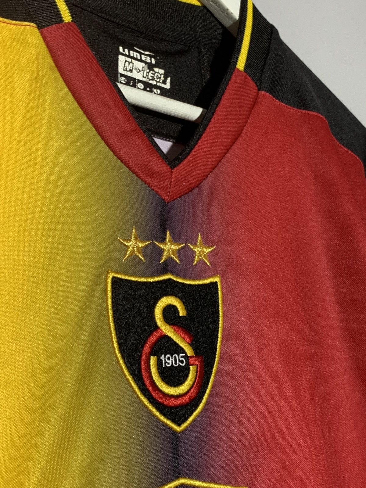 Umbro × Vintage Galatasaray Umbro 2003/04 Y2k Streetwear Football Shirt Size US S / EU 44-46 / 1 - 5 Thumbnail