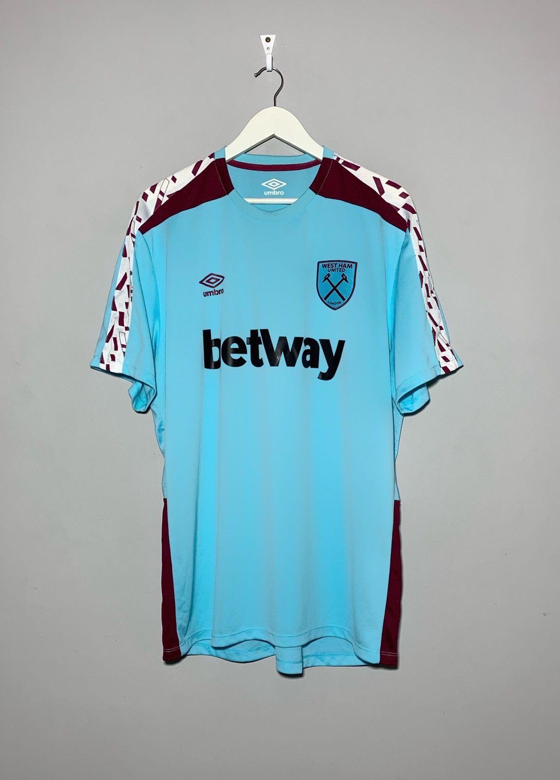 Umbro West-Ham Umbro Y2k Streetwear Blokecore Football Shirt Size US XXL / EU 58 / 5 - 1 Thumbnail
