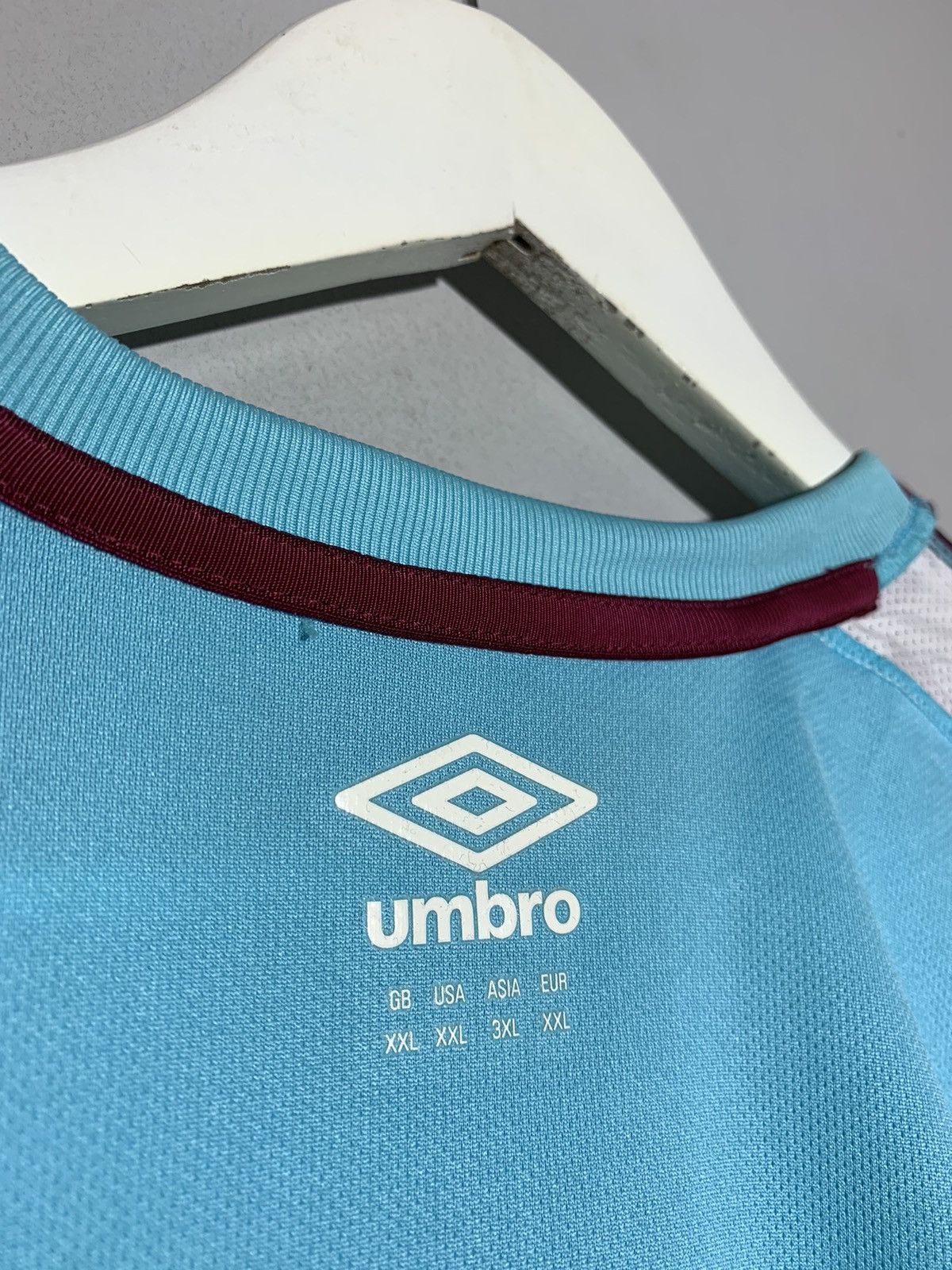 Umbro West-Ham Umbro Y2k Streetwear Blokecore Football Shirt Size US XXL / EU 58 / 5 - 8 Thumbnail