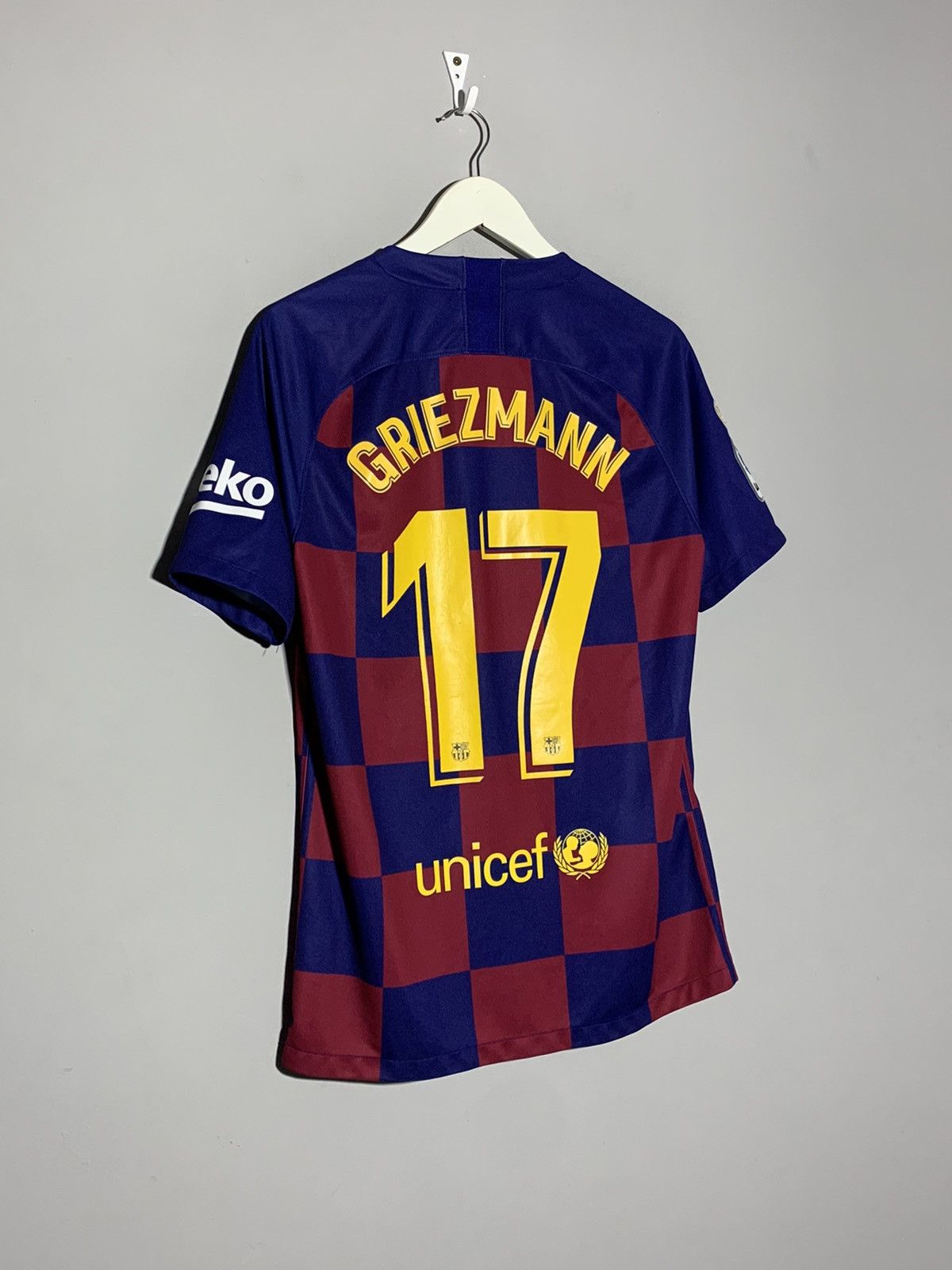Nike #17 Griezmann F.C Barcelona 2019/20 Nike Y2k Football Shirt Size US M / EU 48-50 / 2 - 9 Thumbnail