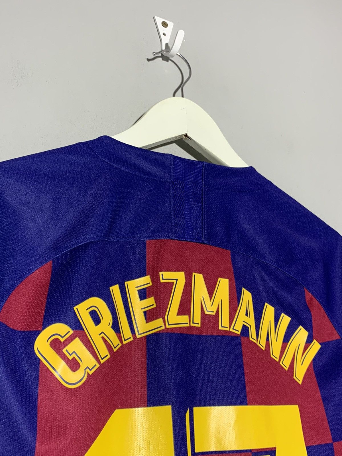 Nike #17 Griezmann F.C Barcelona 2019/20 Nike Y2k Football Shirt Size US M / EU 48-50 / 2 - 11 Thumbnail