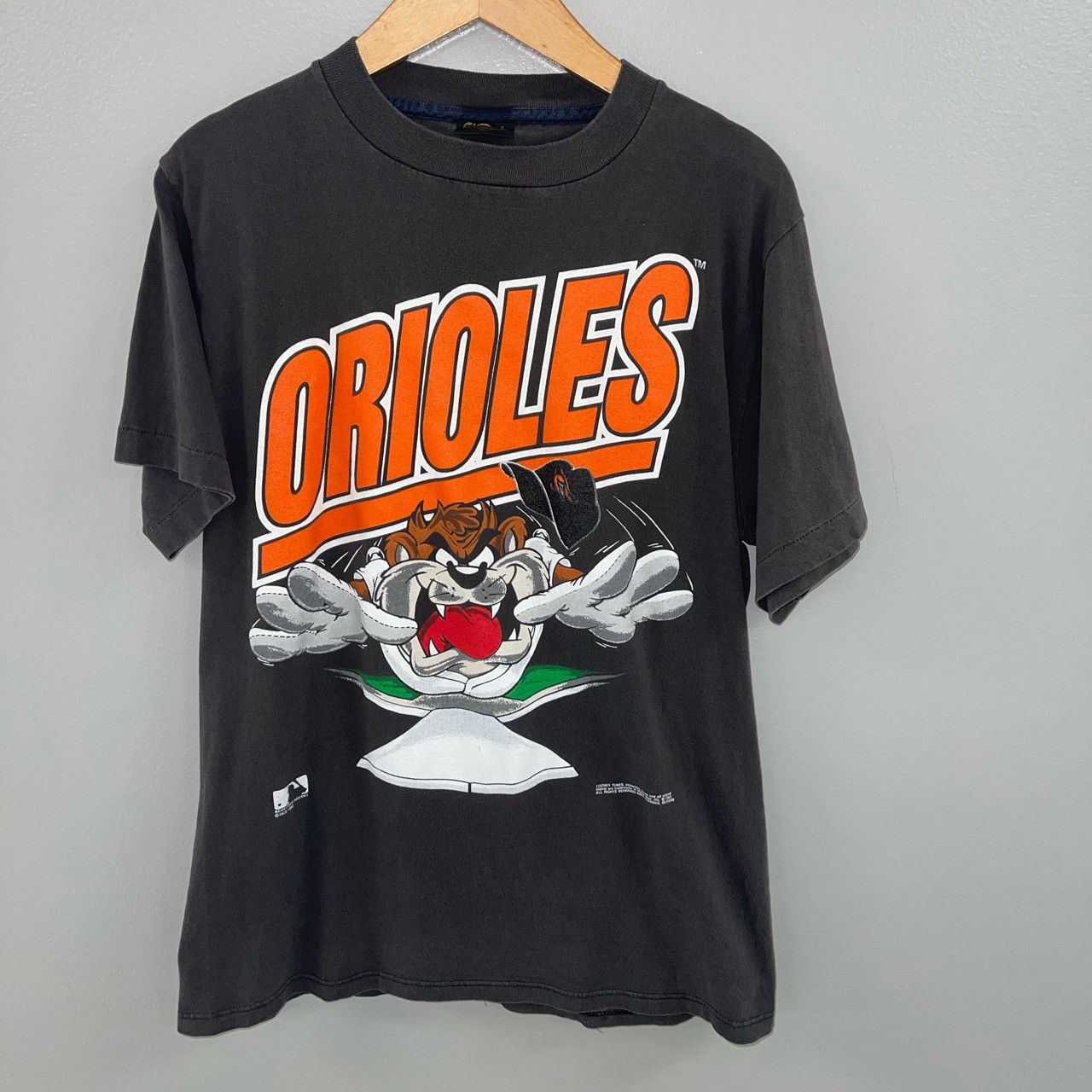 1993 Baltimore Orioles Looney Tunes Taz MLB T Shirt Size Large