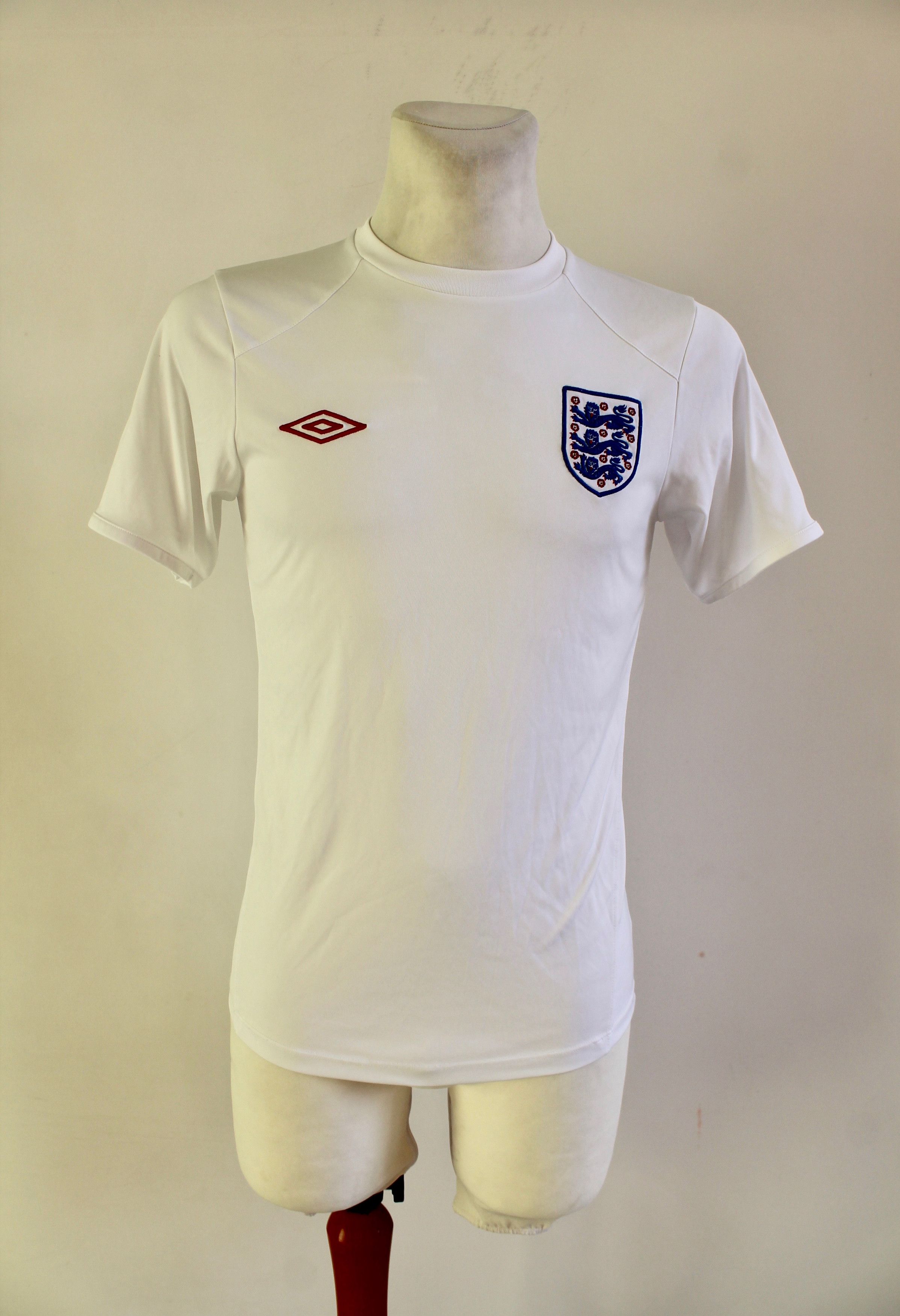 Umbro ENGLAND NATIONAL TEAM UMBRO Soccer jersey SHIRT Size US S / EU 44-46 / 1 - 1 Thumbnail