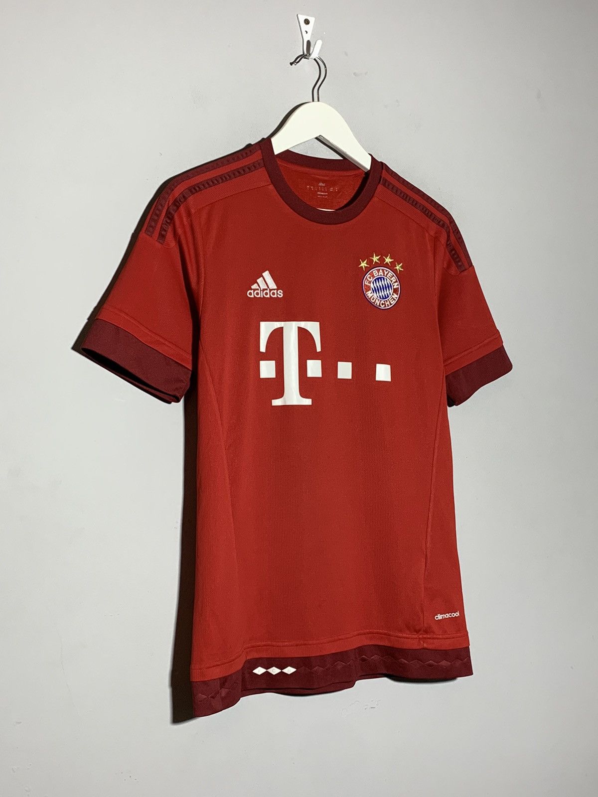 Adidas Bayern Munchen 2015/16 Y2K Streetwear Football Shirt Size US S / EU 44-46 / 1 - 2 Thumbnail