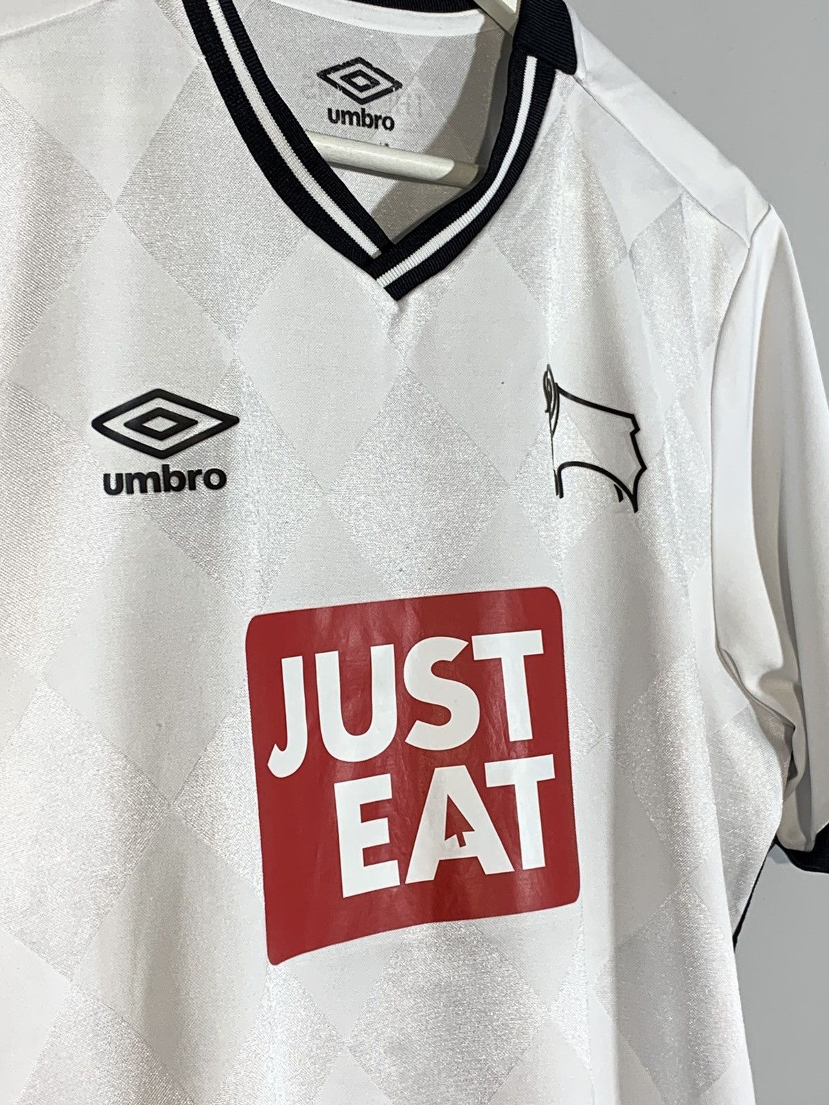 Umbro Derby County 2015/16 Y2k Streetwear Football Shirt Size US M / EU 48-50 / 2 - 3 Thumbnail
